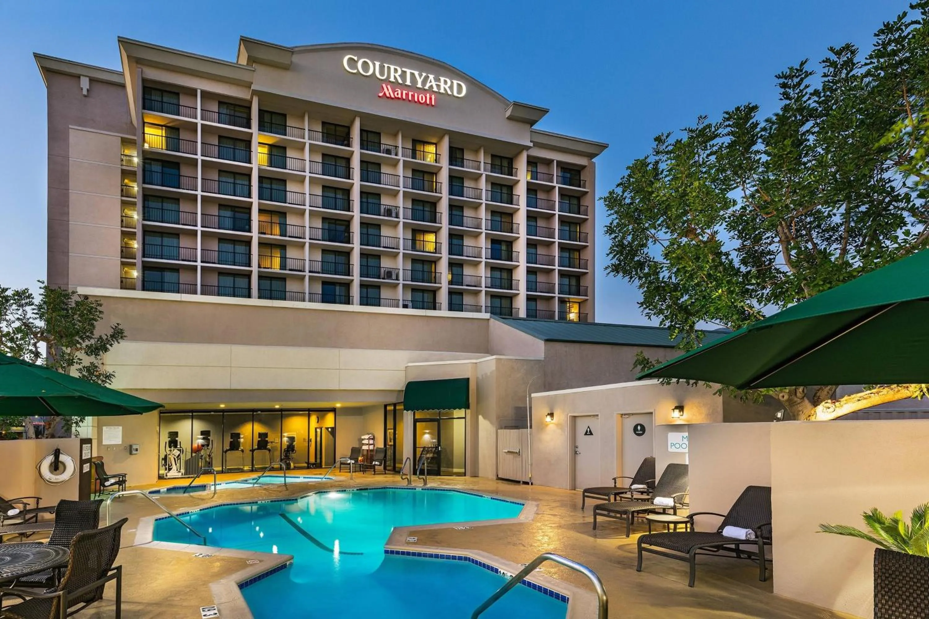 Swimming pool in Courtyard by Marriott Los Angeles Pasadena/Monrovia