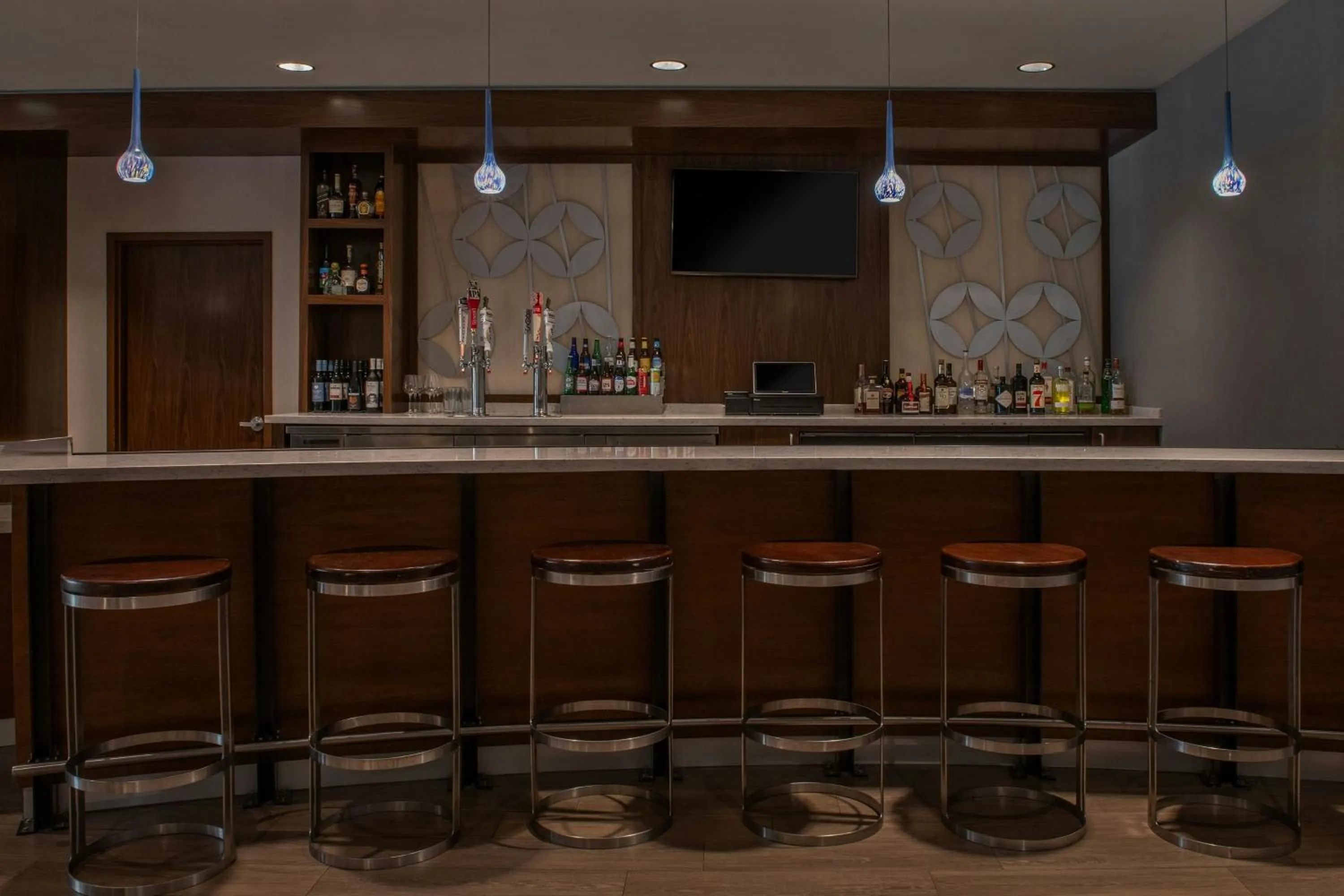 Lounge or bar in Courtyard by Marriott Los Angeles Pasadena/Monrovia