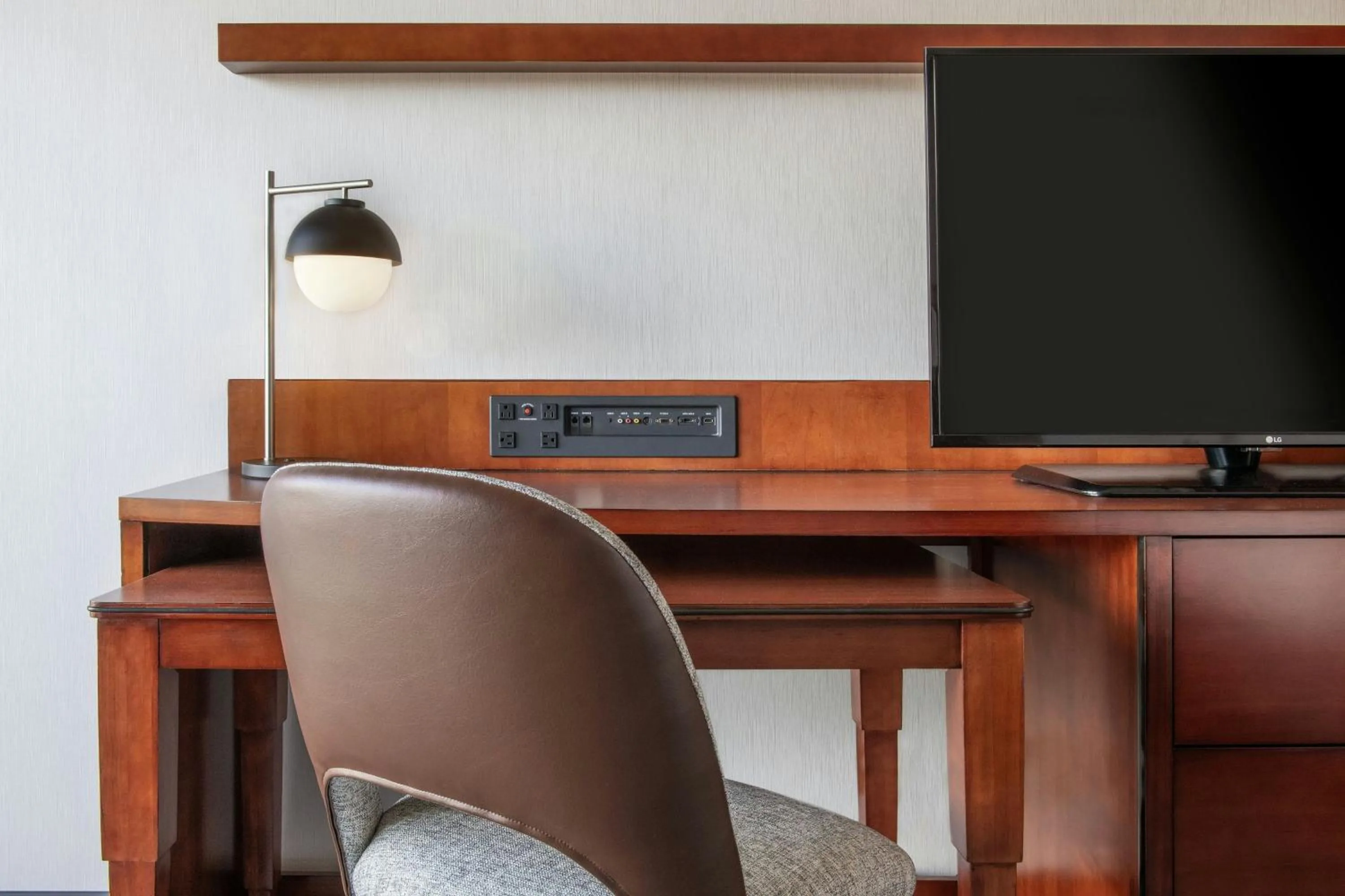 Photo of the whole room in Courtyard by Marriott Los Angeles Pasadena/Monrovia