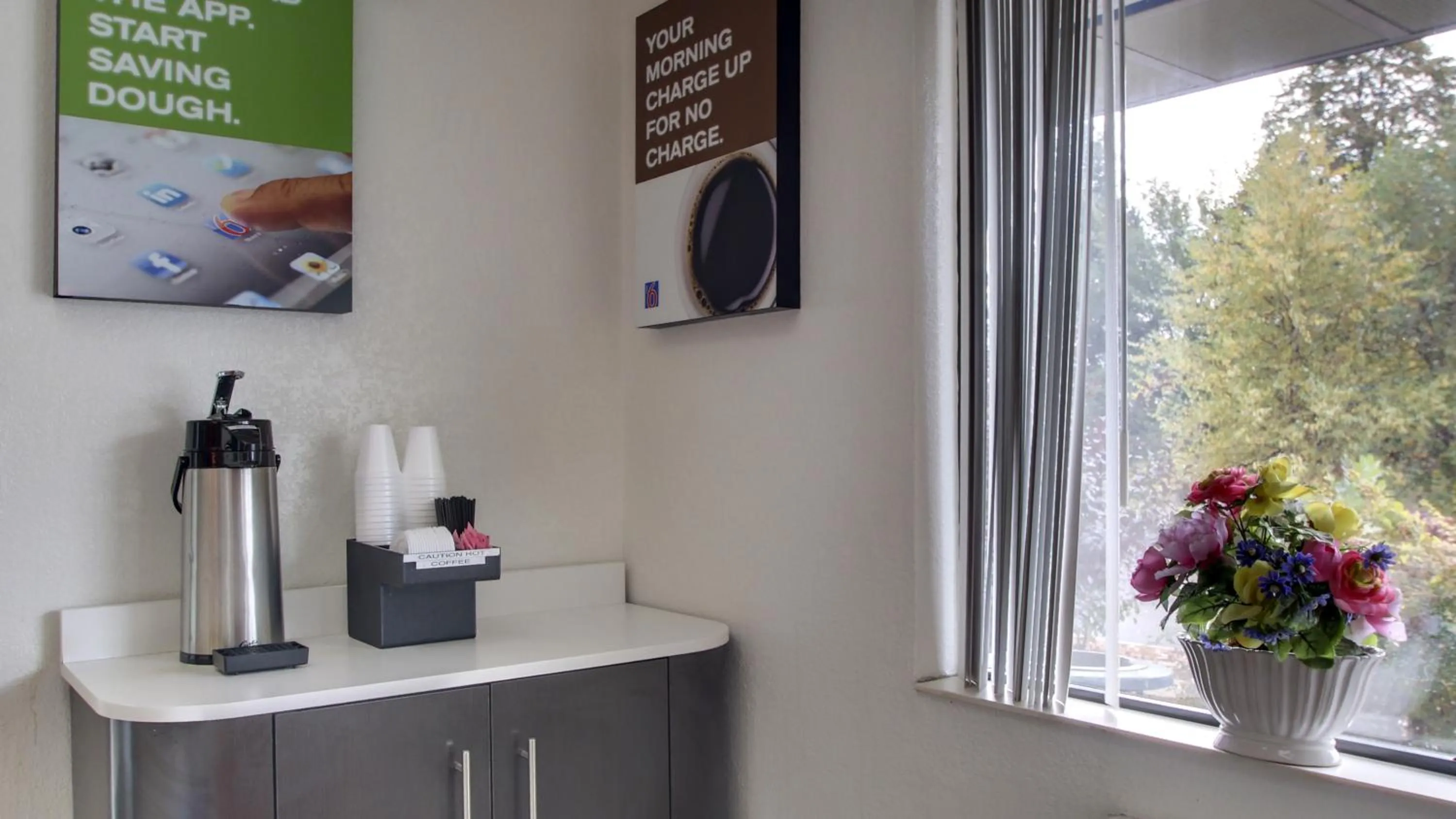 Drinks in Motel 6-Des Moines, IA - North