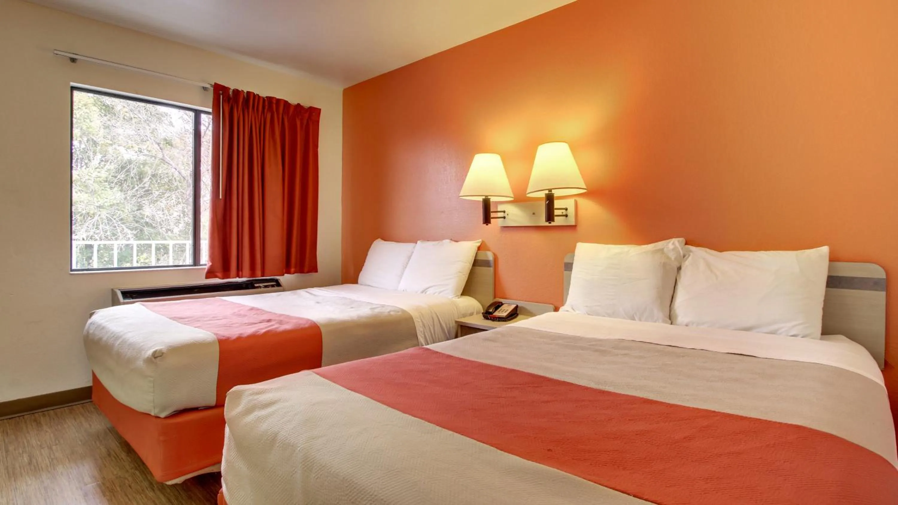 Bedroom, Bed in Motel 6-Des Moines, IA - North