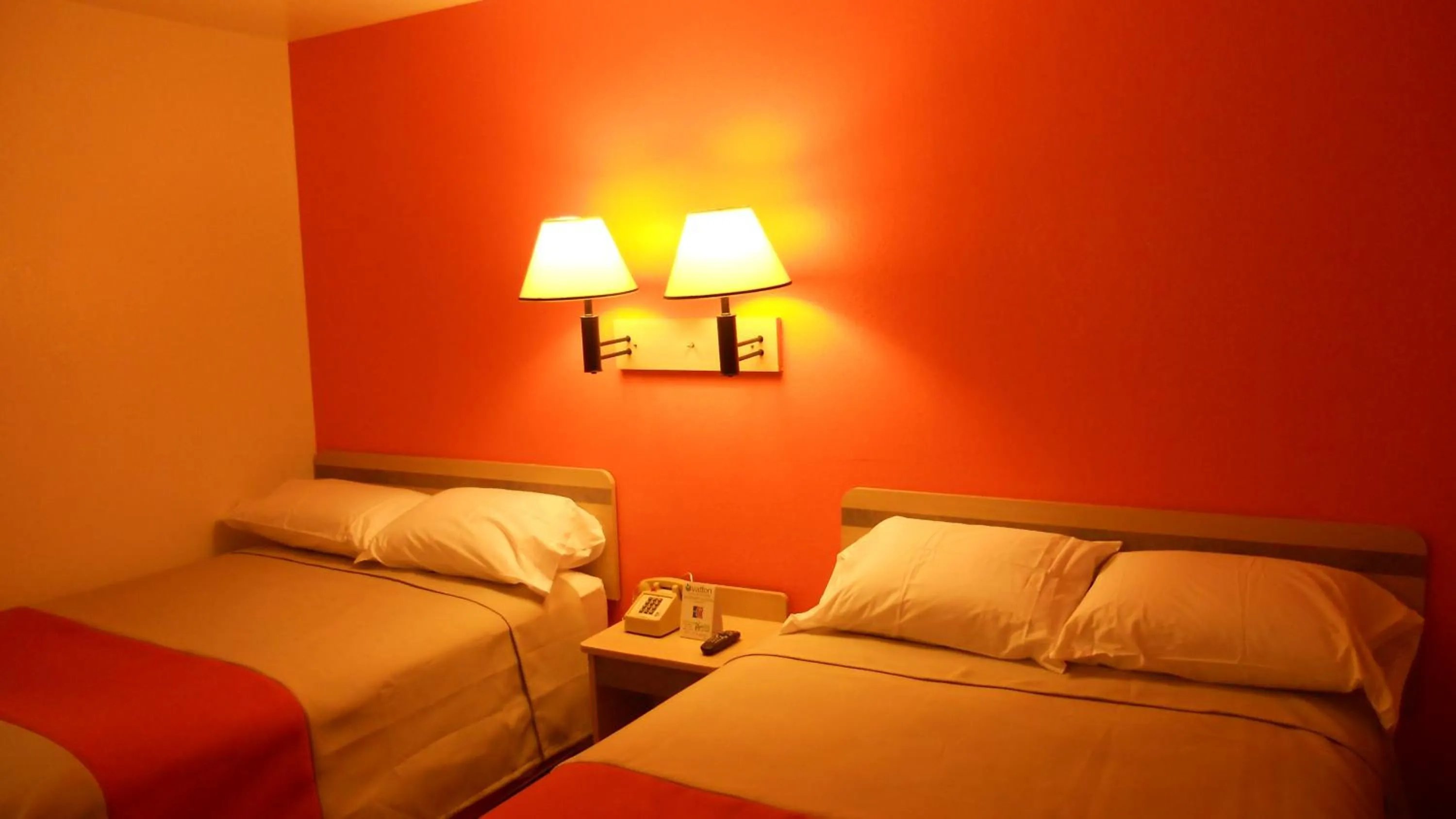 Bedroom, Bed in Motel 6-Des Moines, IA - North