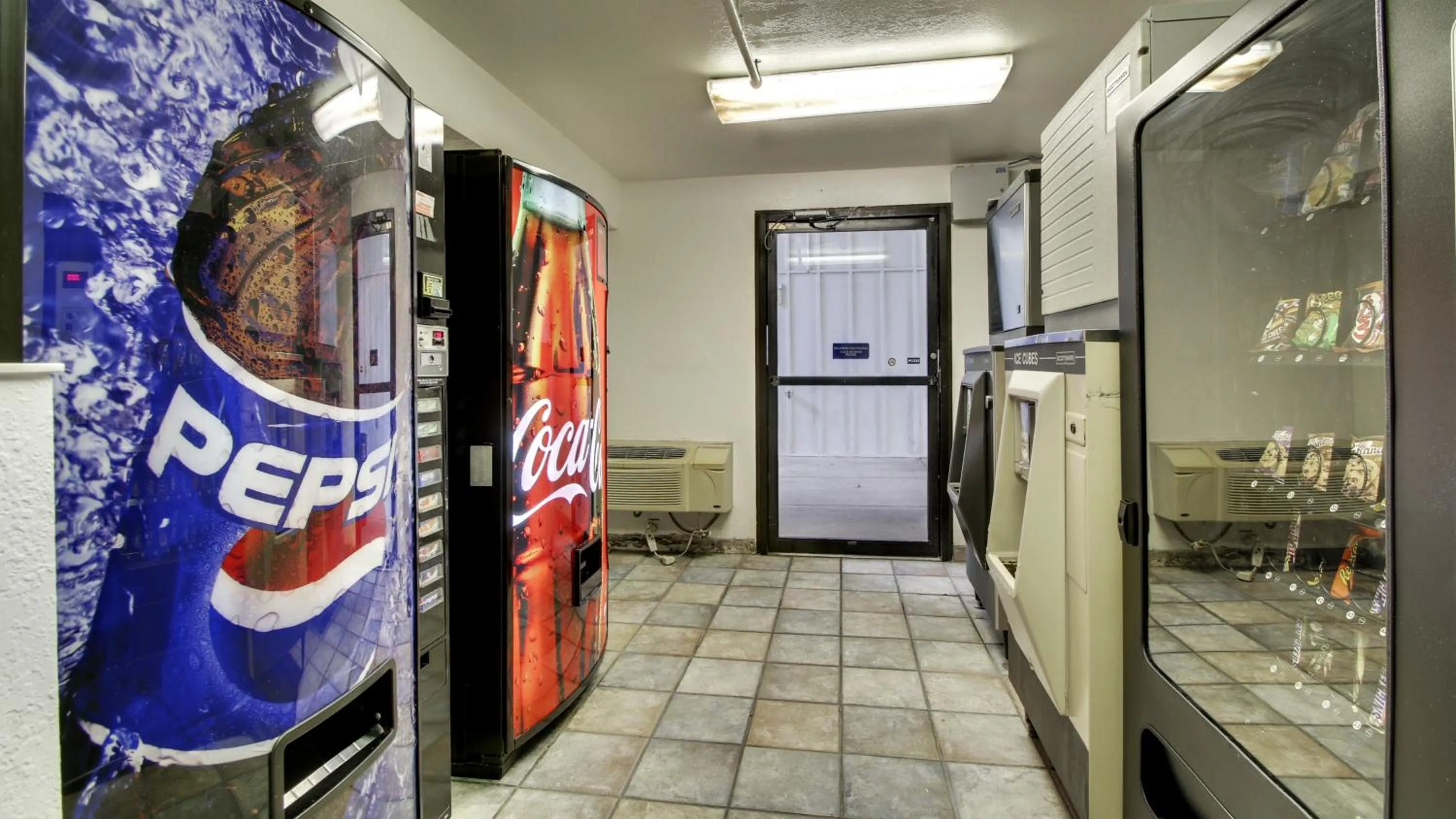 Food in Motel 6-Des Moines, IA - North