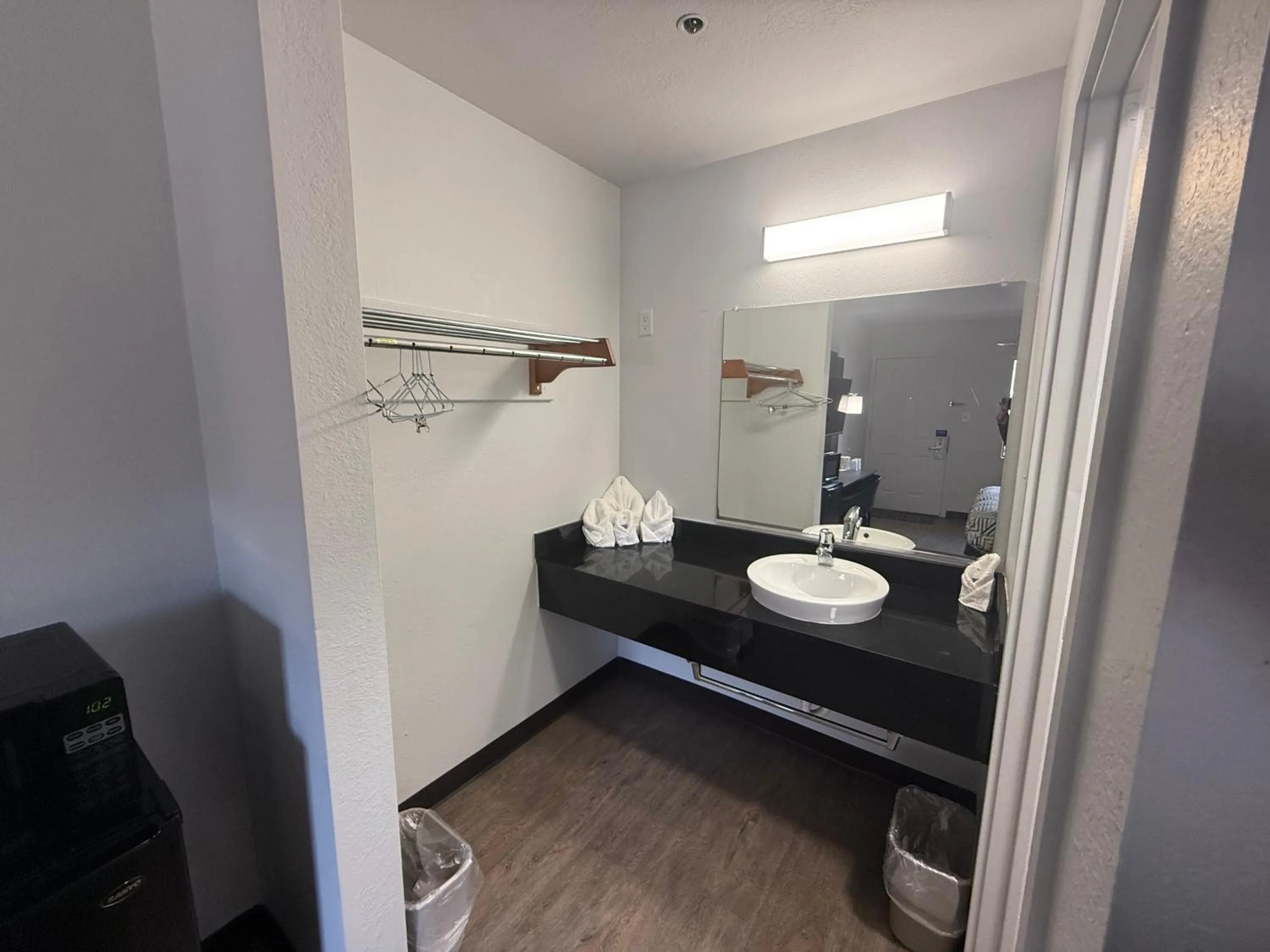 towels in Motel 6-Des Moines, IA - North