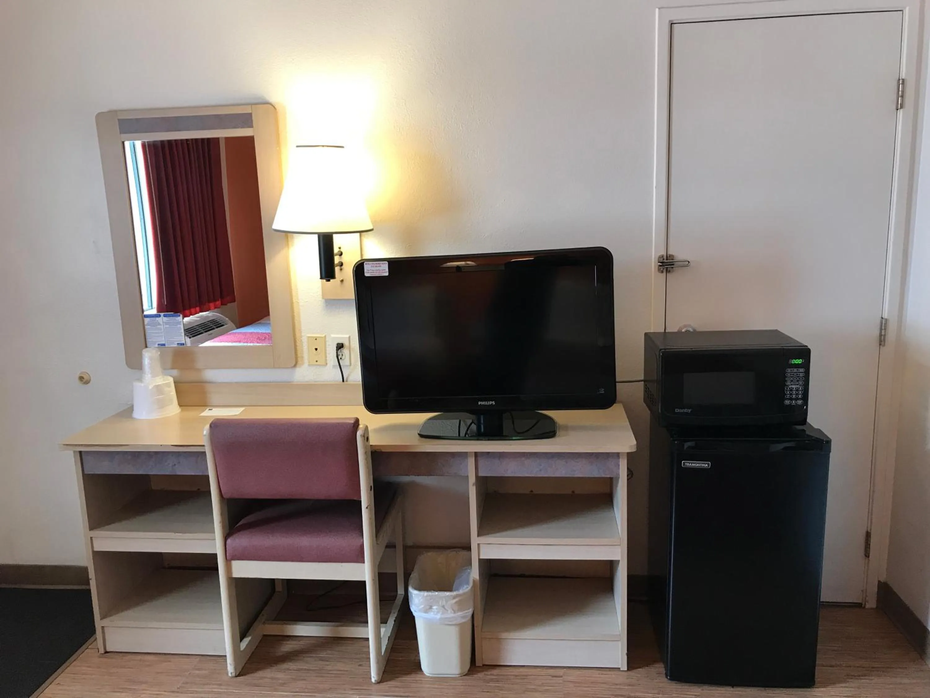 TV and multimedia in Motel 6-Des Moines, IA - North