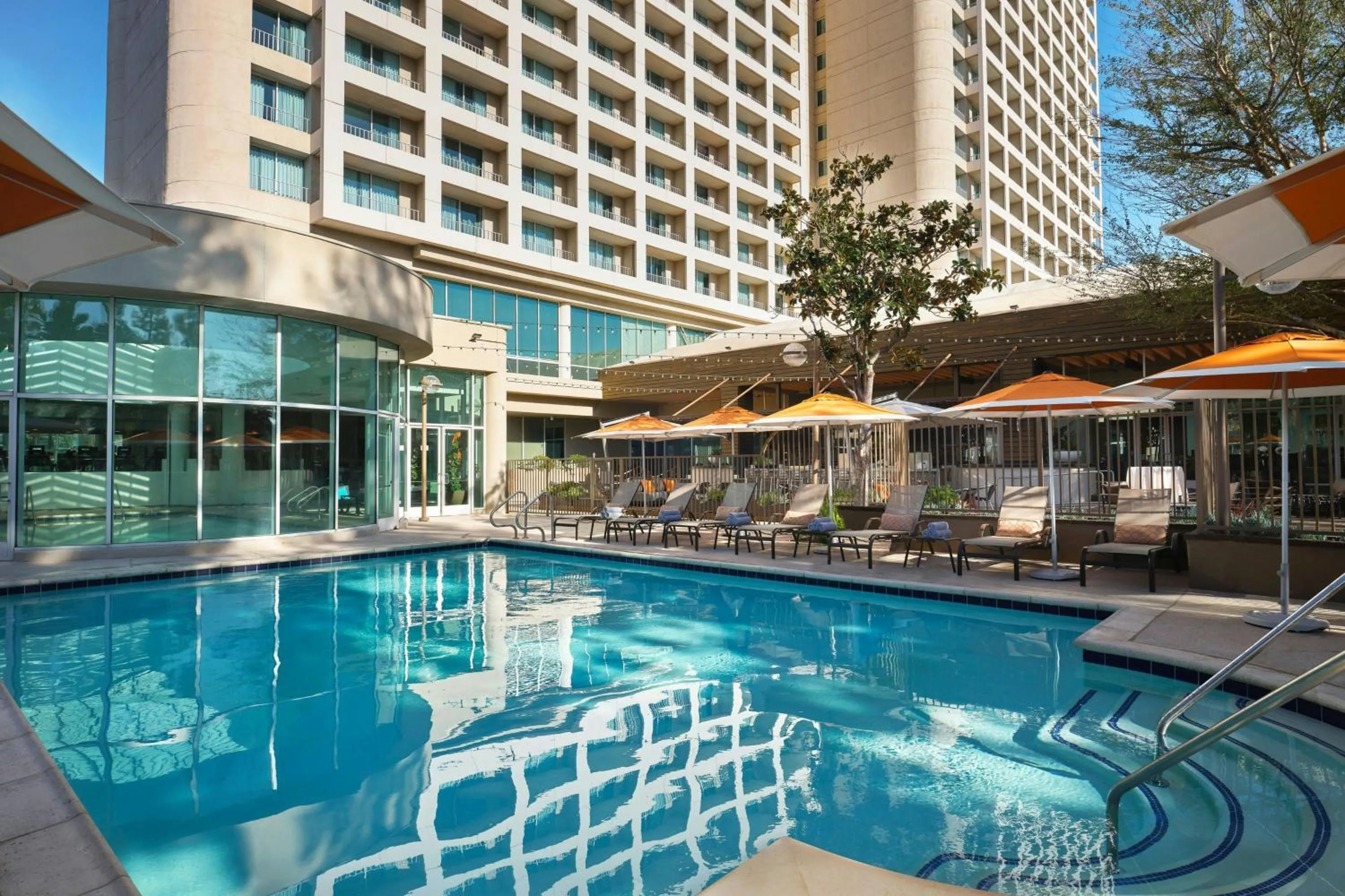 Swimming pool in Warner Center Marriott Woodland Hills