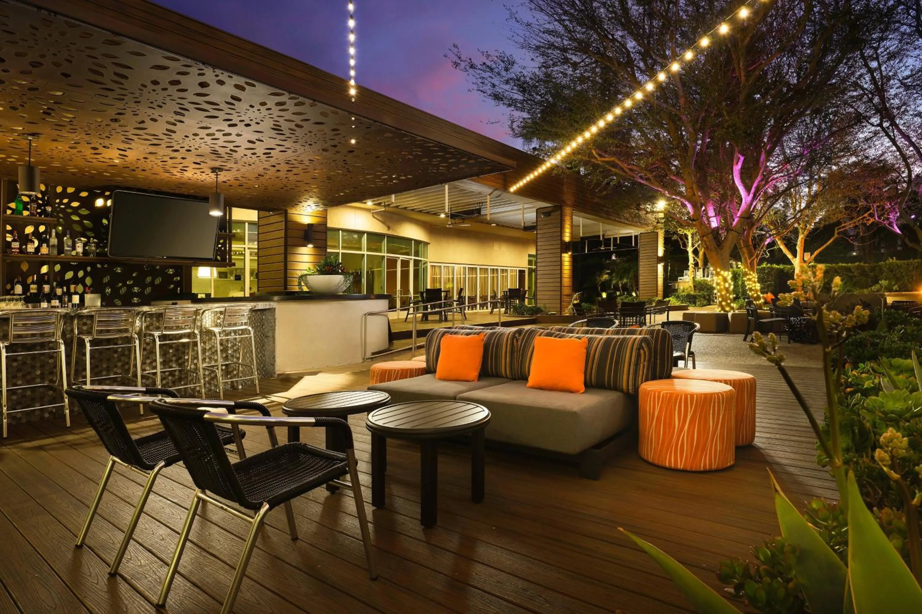 Lounge or bar in Warner Center Marriott Woodland Hills