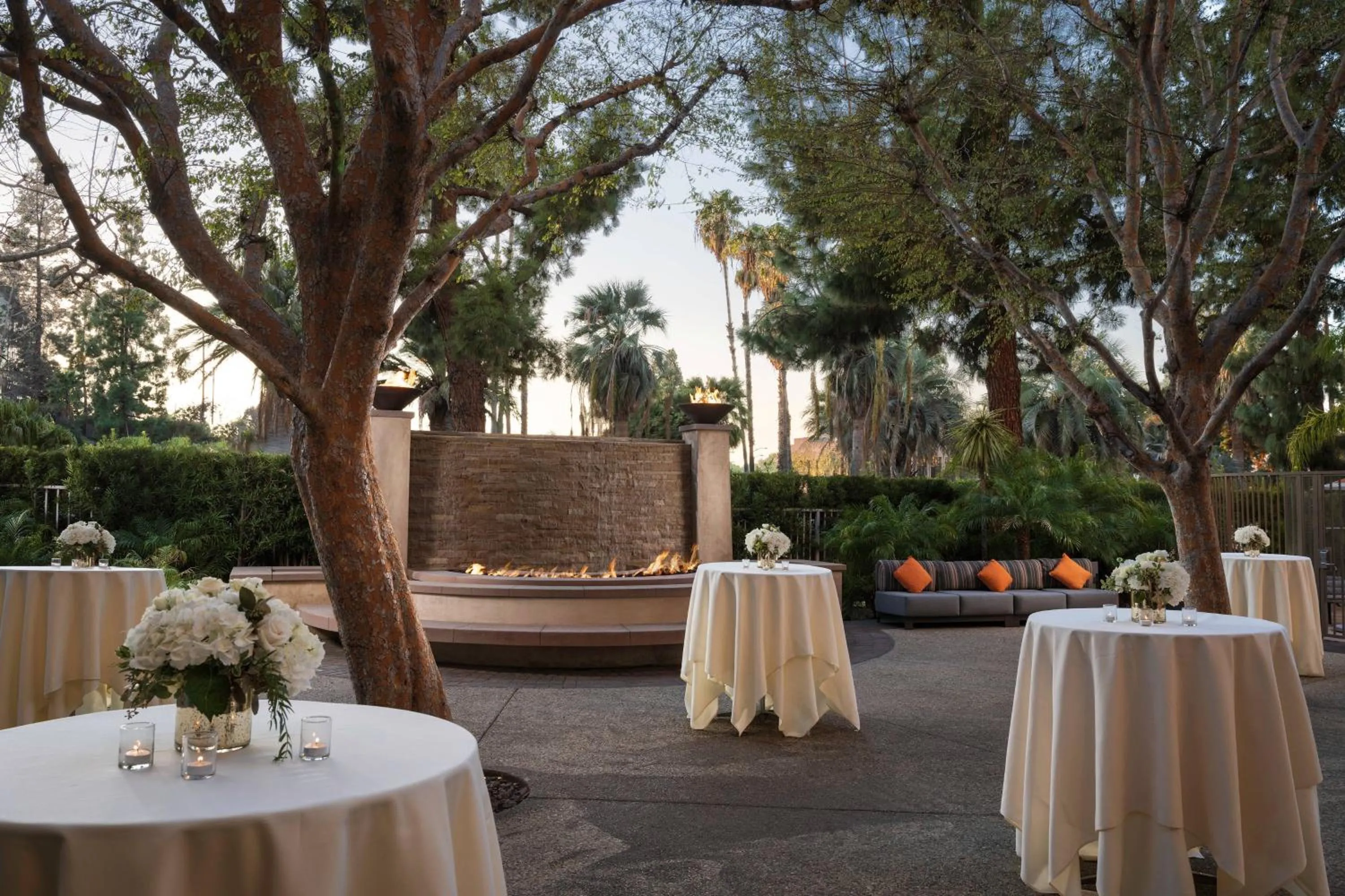 Lobby or reception in Warner Center Marriott Woodland Hills