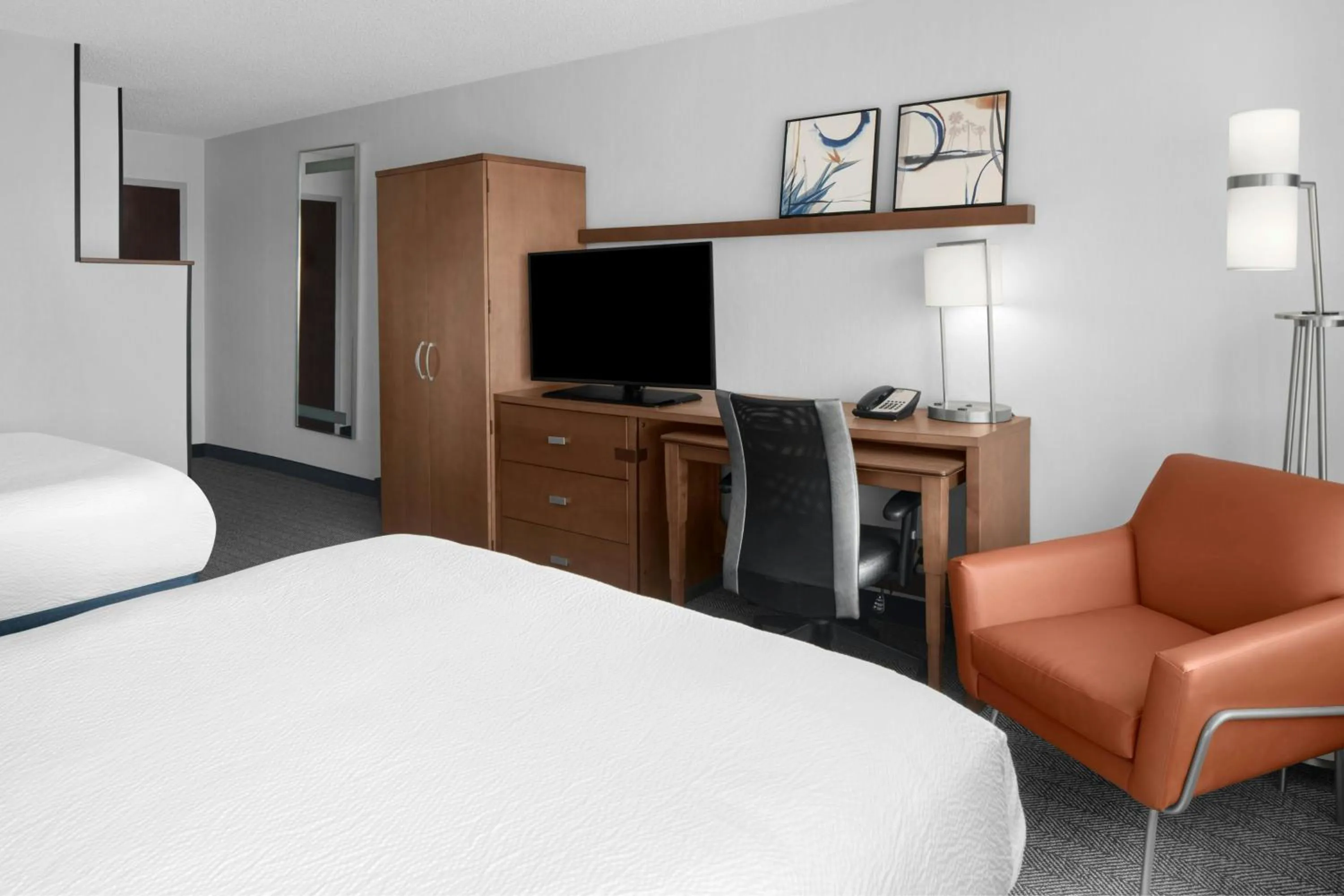 Photo of the whole room, Bed in Courtyard by Marriott Cypress Anaheim / Orange County
