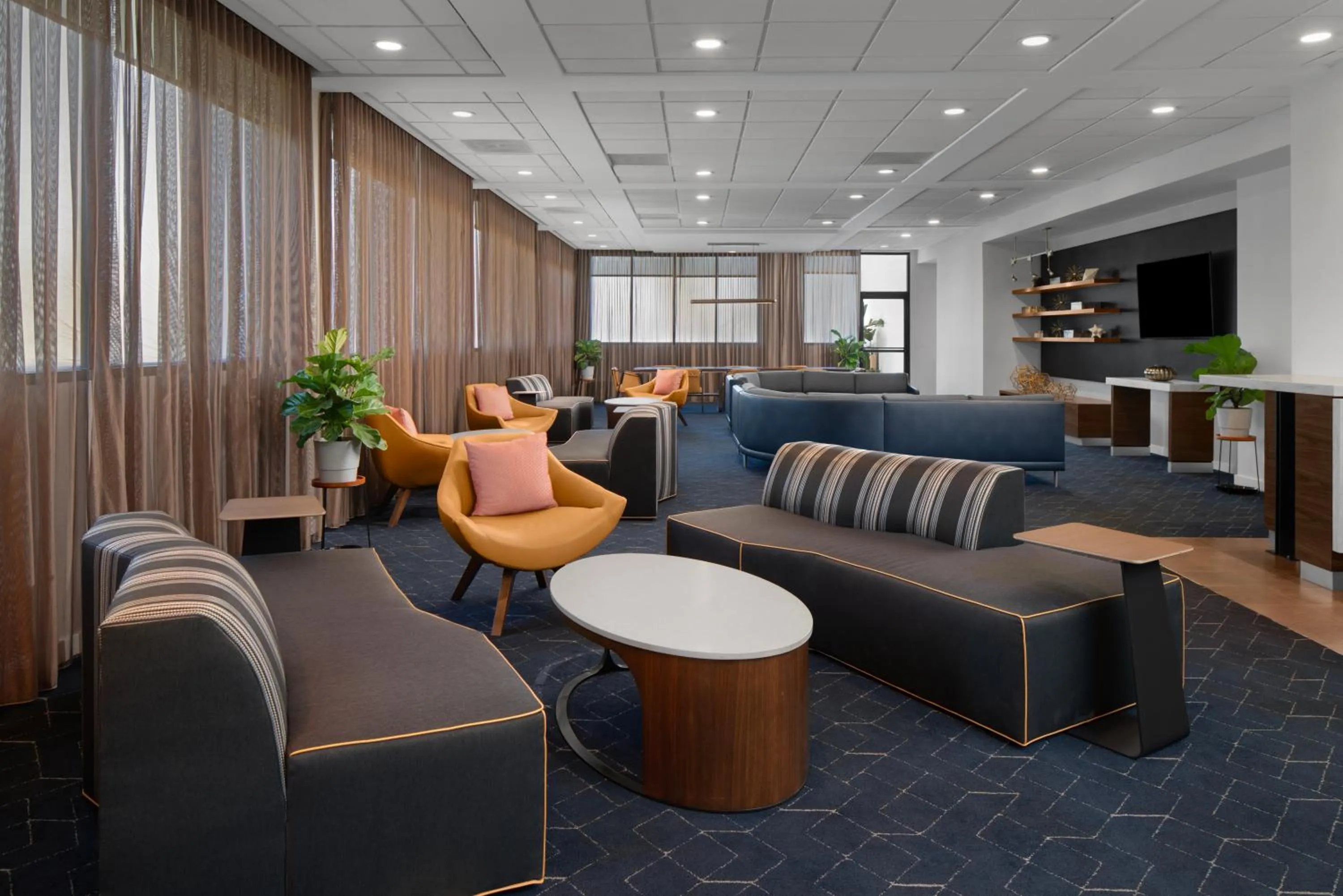 Seating area in Courtyard by Marriott Cypress Anaheim / Orange County
