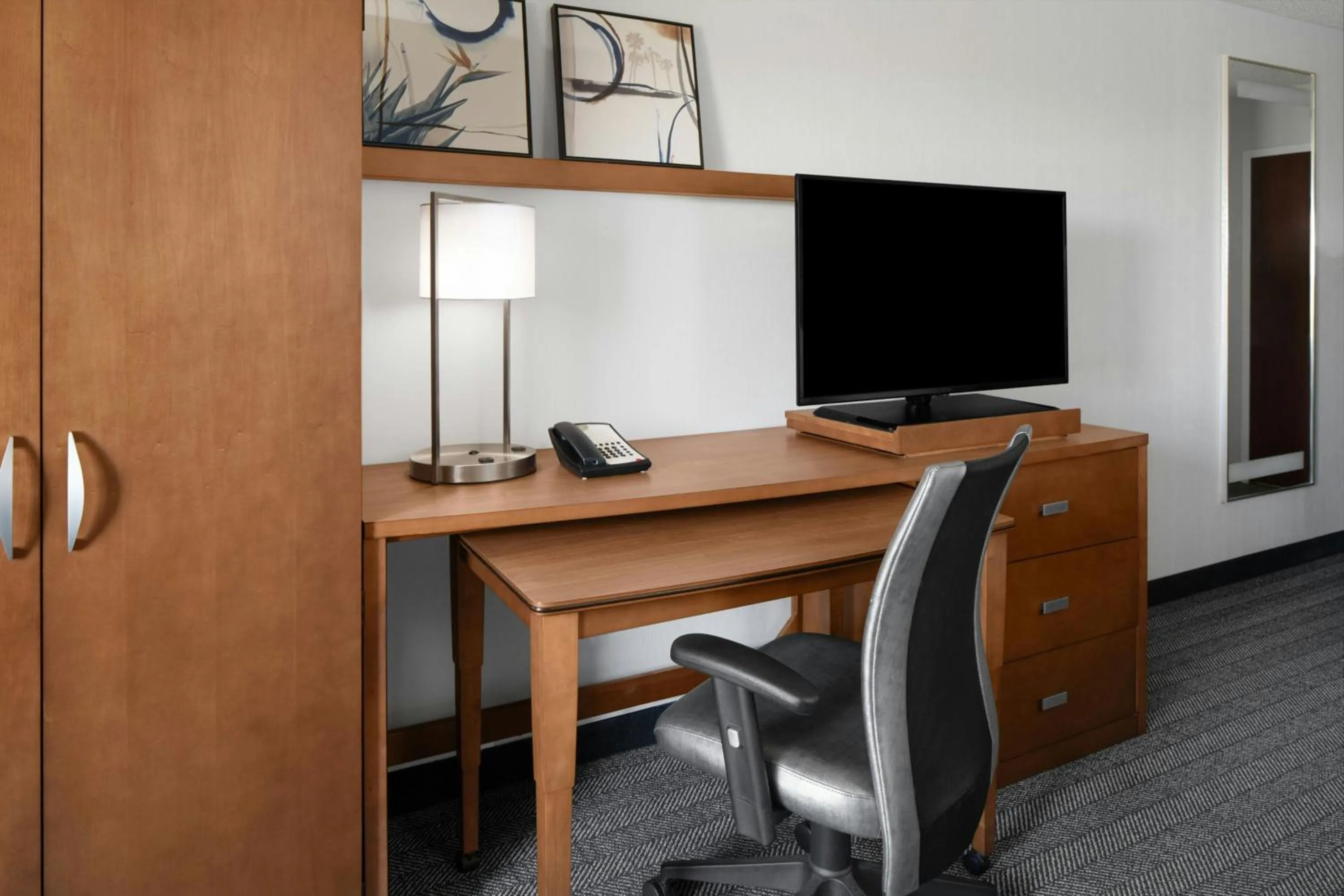 Photo of the whole room in Courtyard by Marriott Cypress Anaheim / Orange County