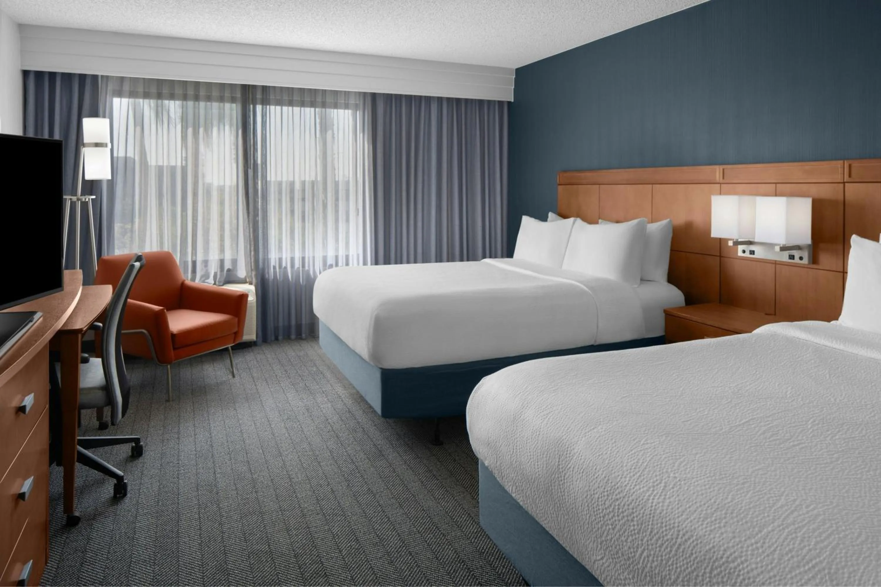 Photo of the whole room, Bed in Courtyard by Marriott Cypress Anaheim / Orange County