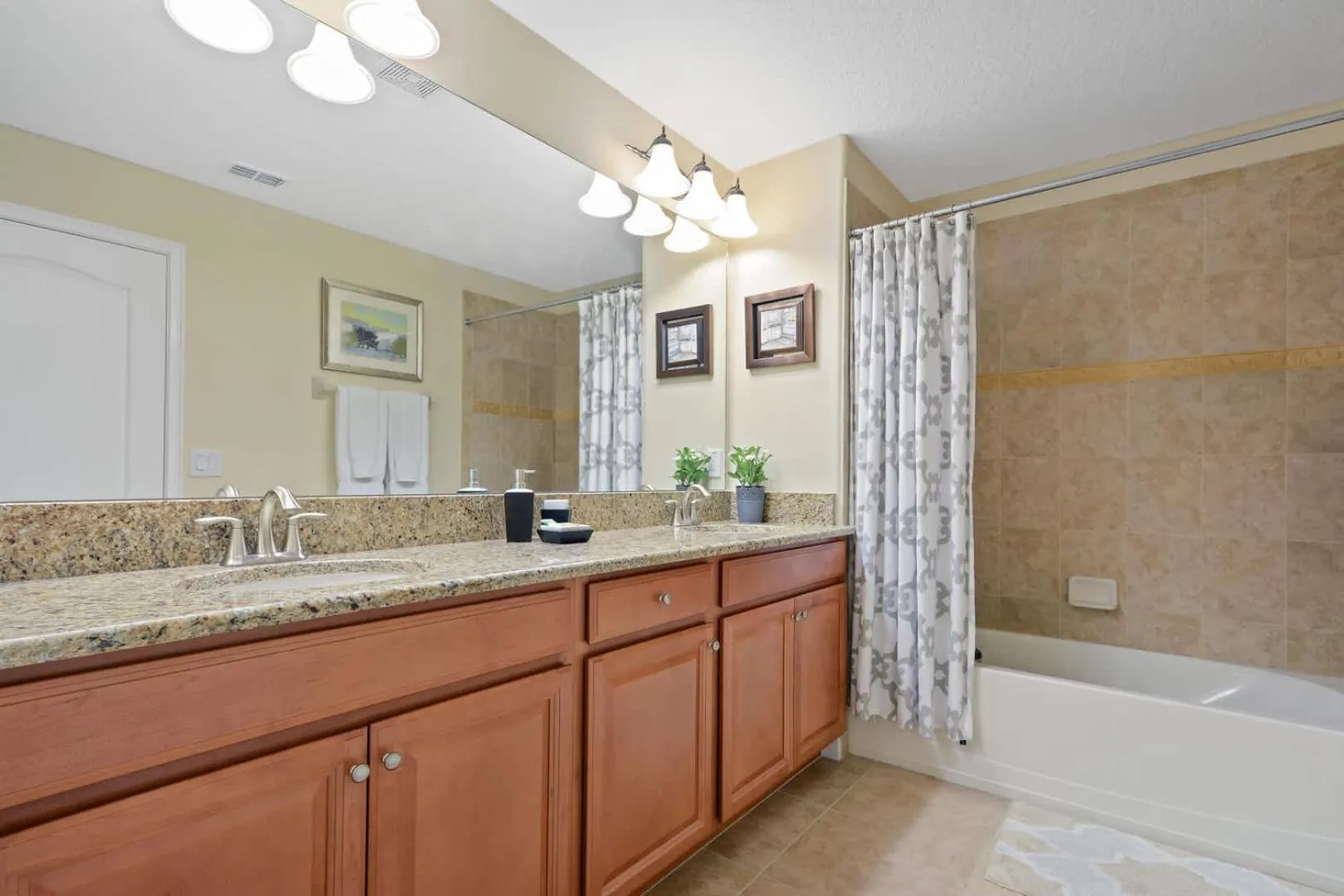 Bathroom in Five Bedrooms Home with Pool 4851