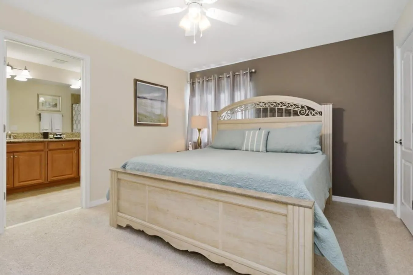 Bed in Five Bedrooms Home with Pool 4851