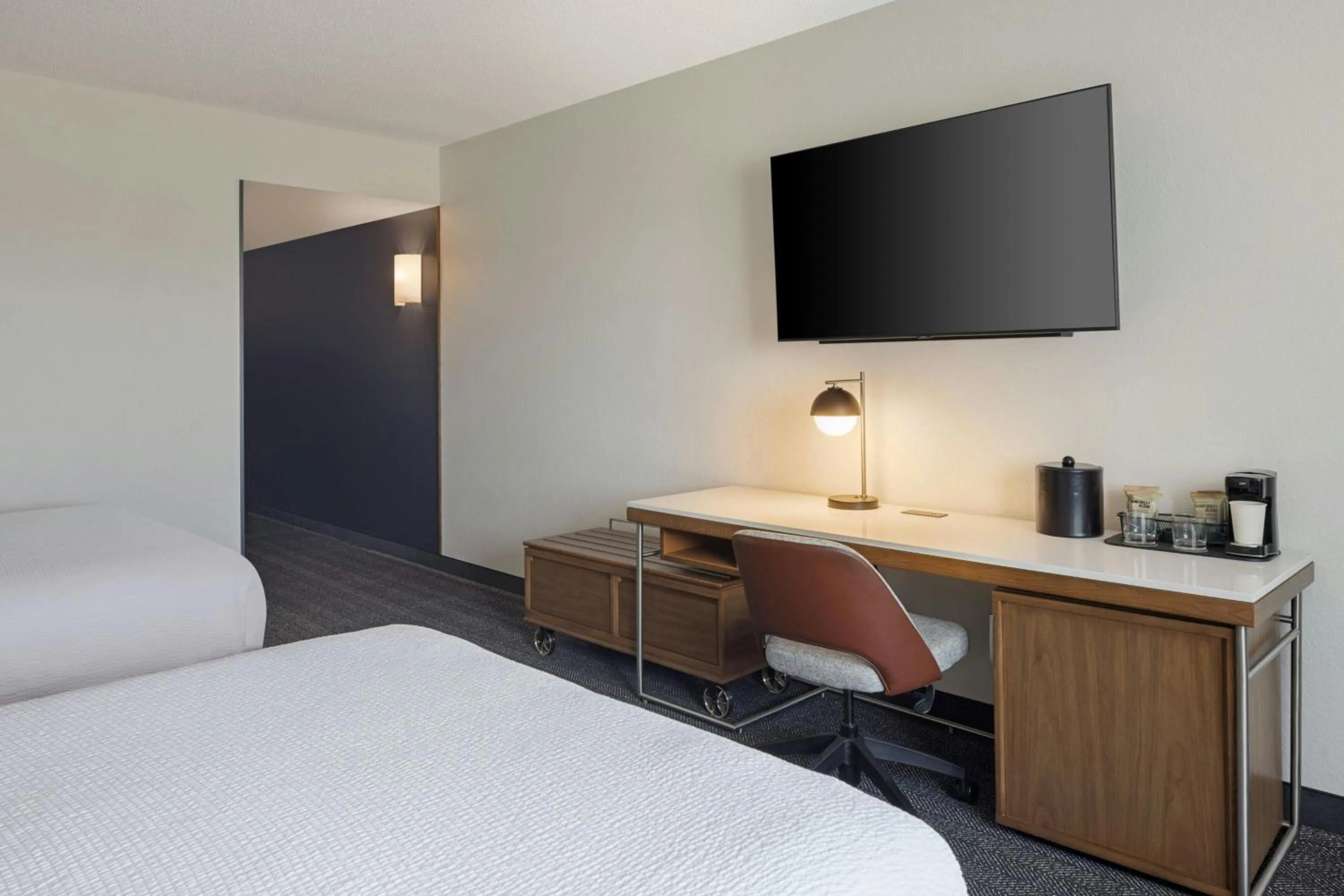 Photo of the whole room, Bed in Courtyard by Marriott Little Rock Downtown