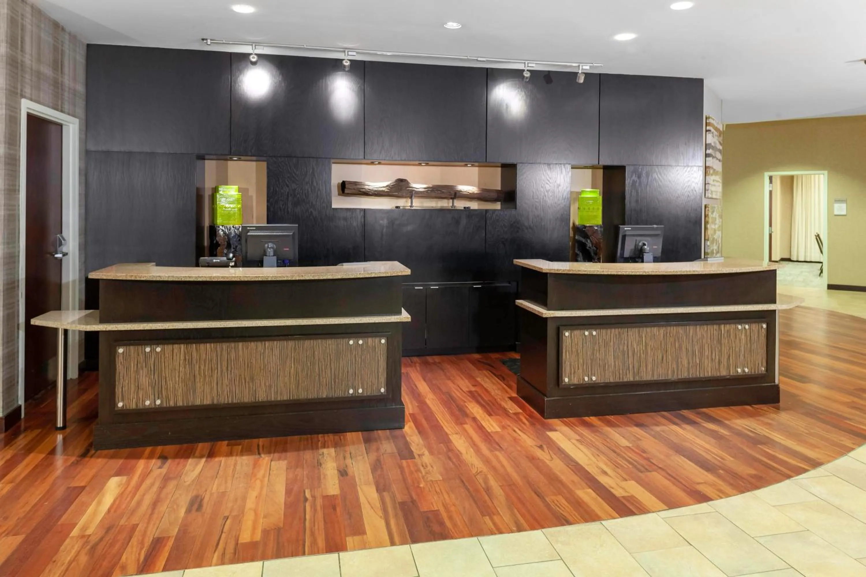 Lobby or reception in Courtyard Memphis Downtown