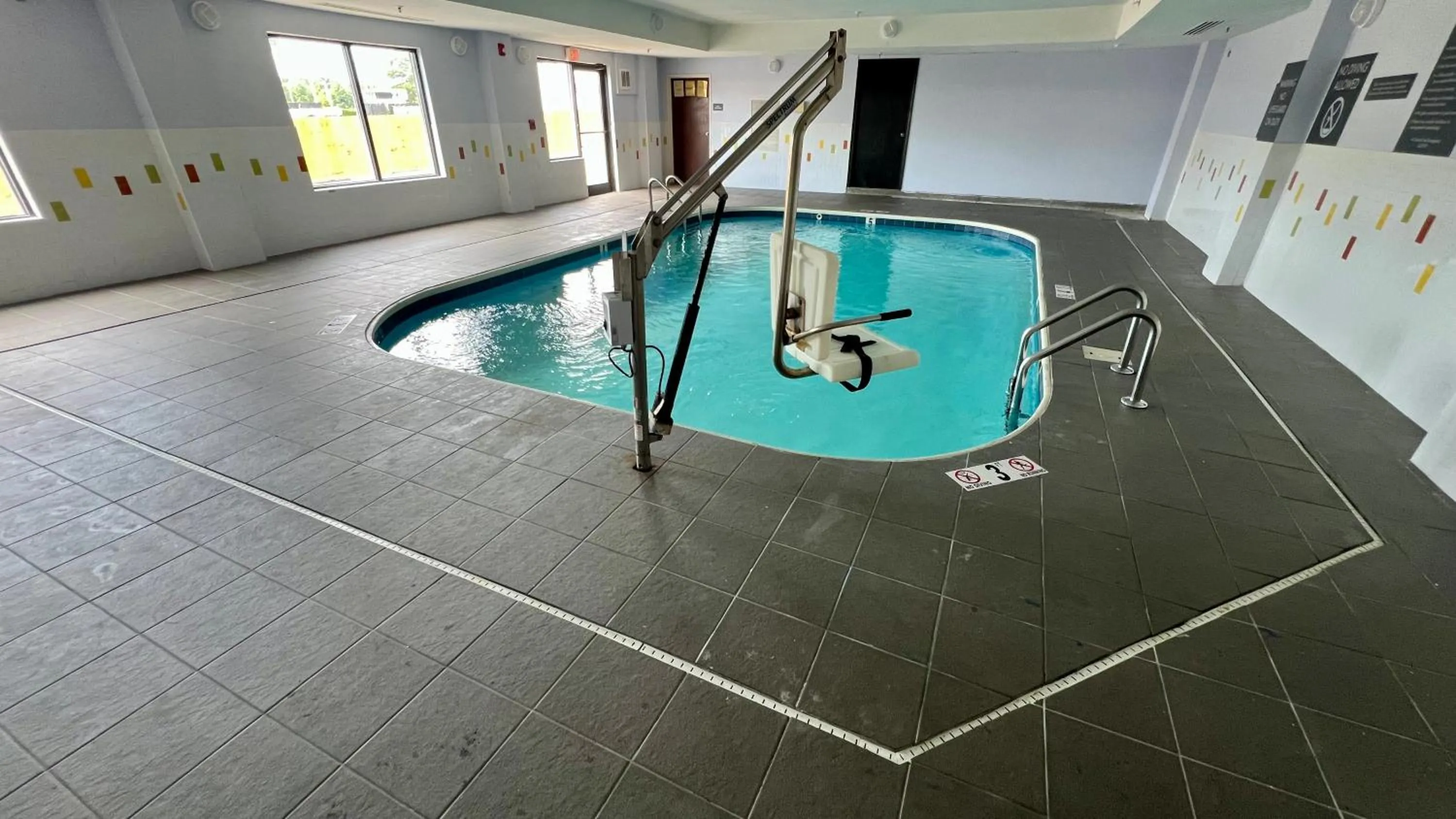 Swimming pool in Comfort Inn & Suites Memphis East