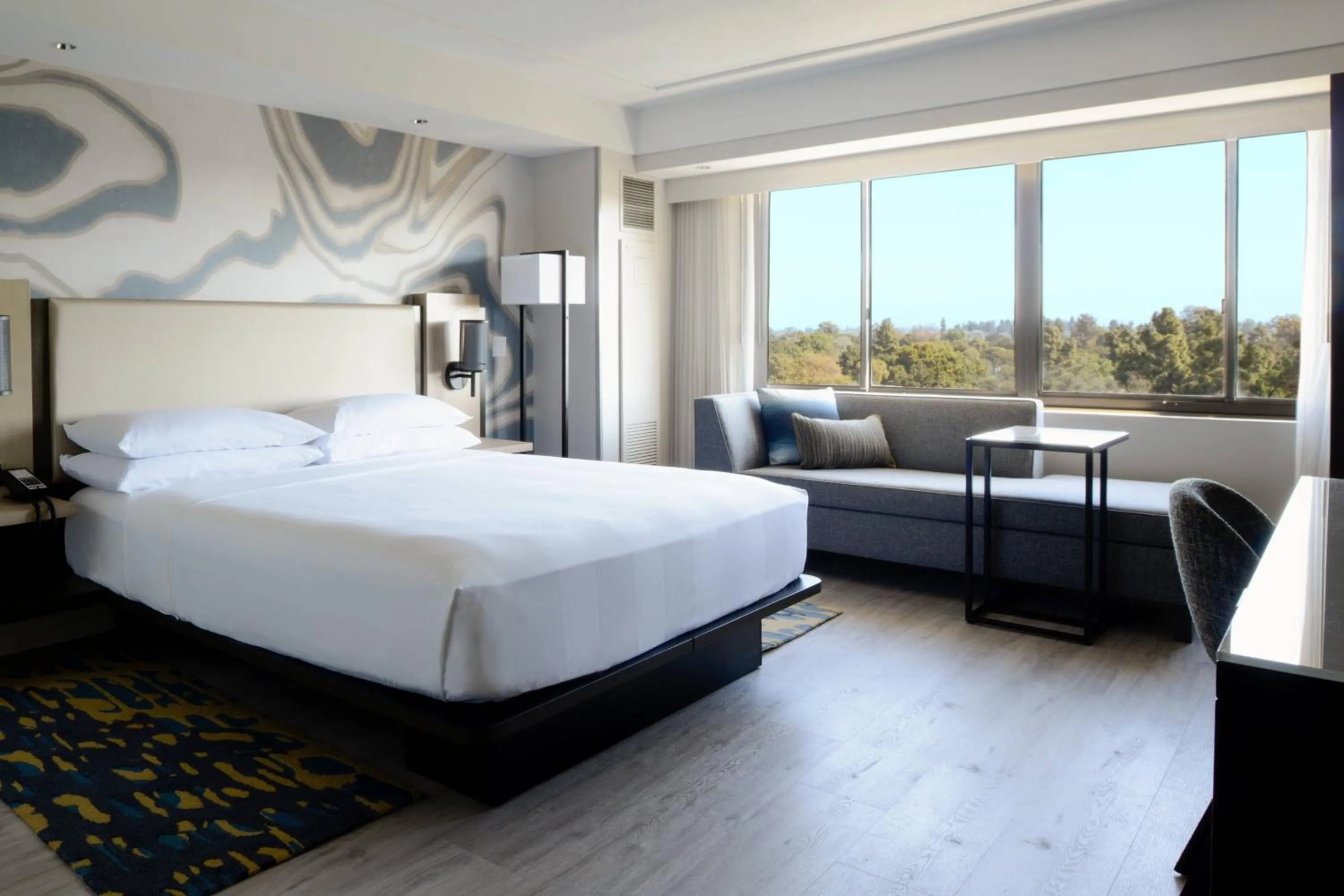 Photo of the whole room, Bed in Long Beach Marriott