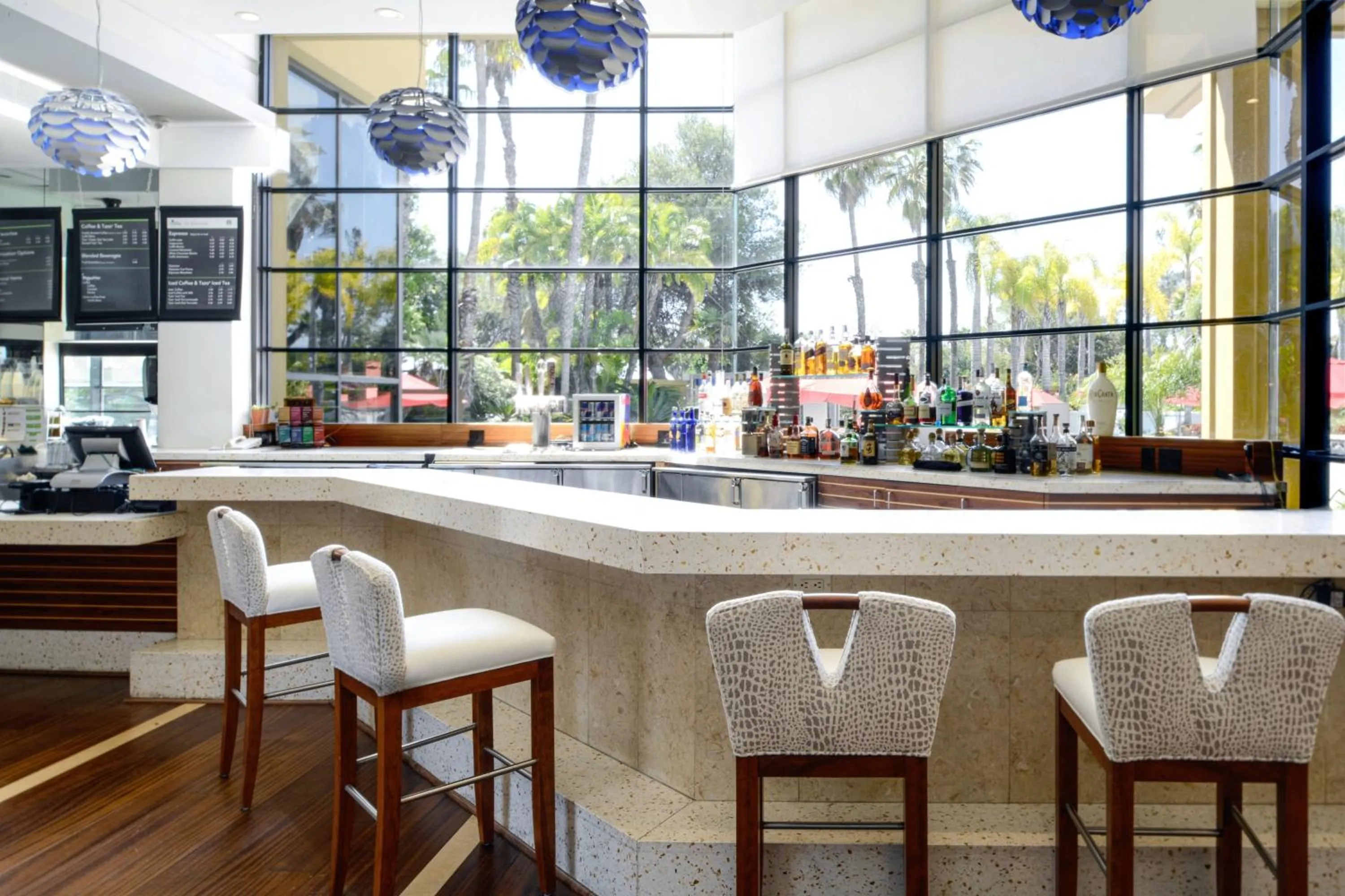 Lounge or bar in Long Beach Marriott