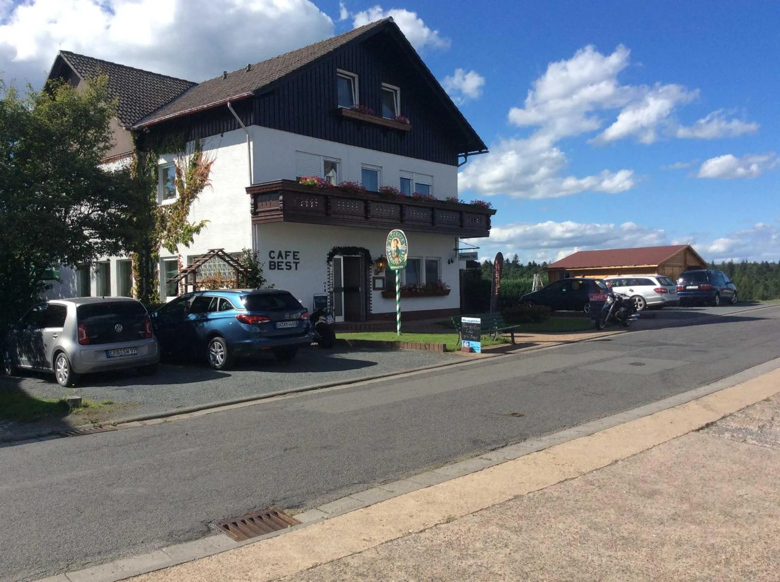 Property building in Cafe Best Gaestezimmer