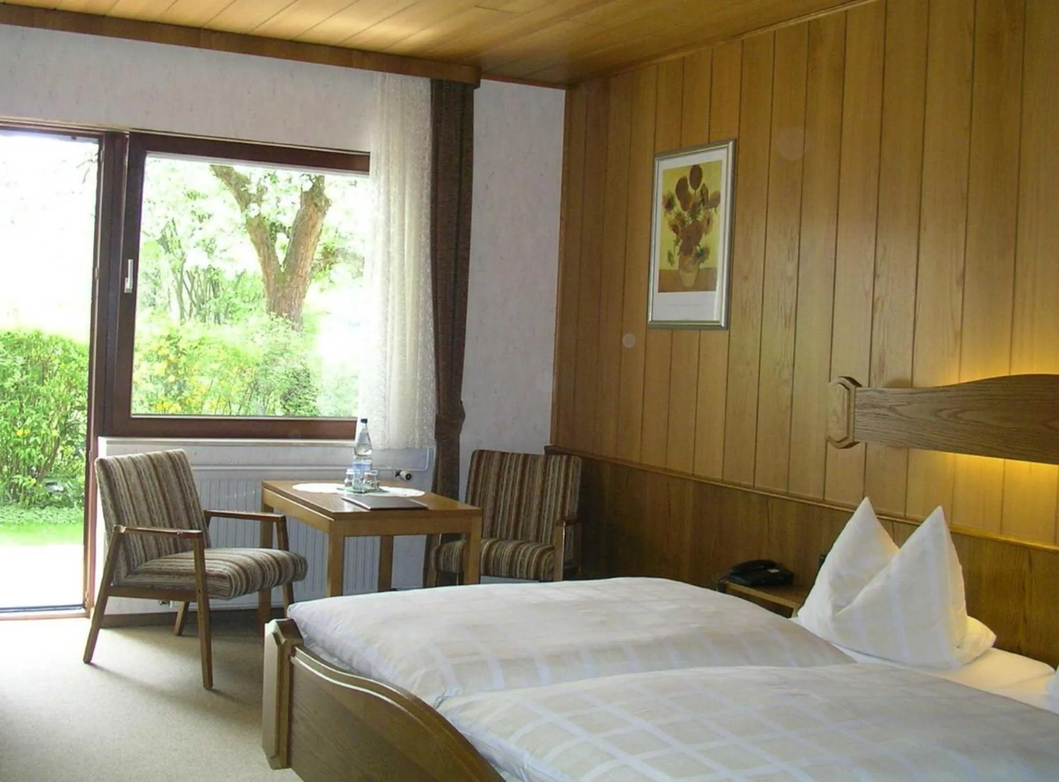 Photo of the whole room in Cafe Best Gaestezimmer