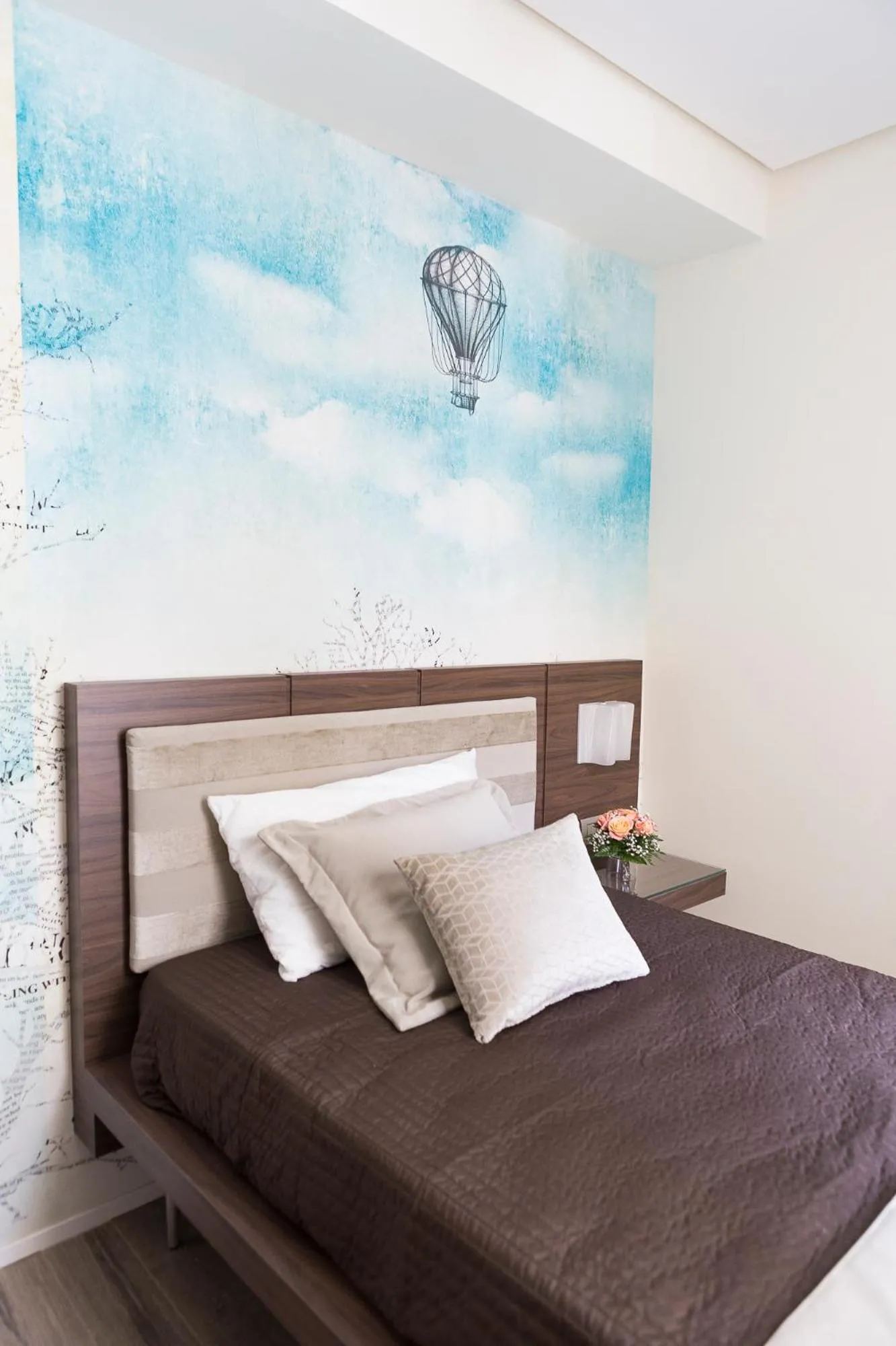 Bed in Rhome Suites