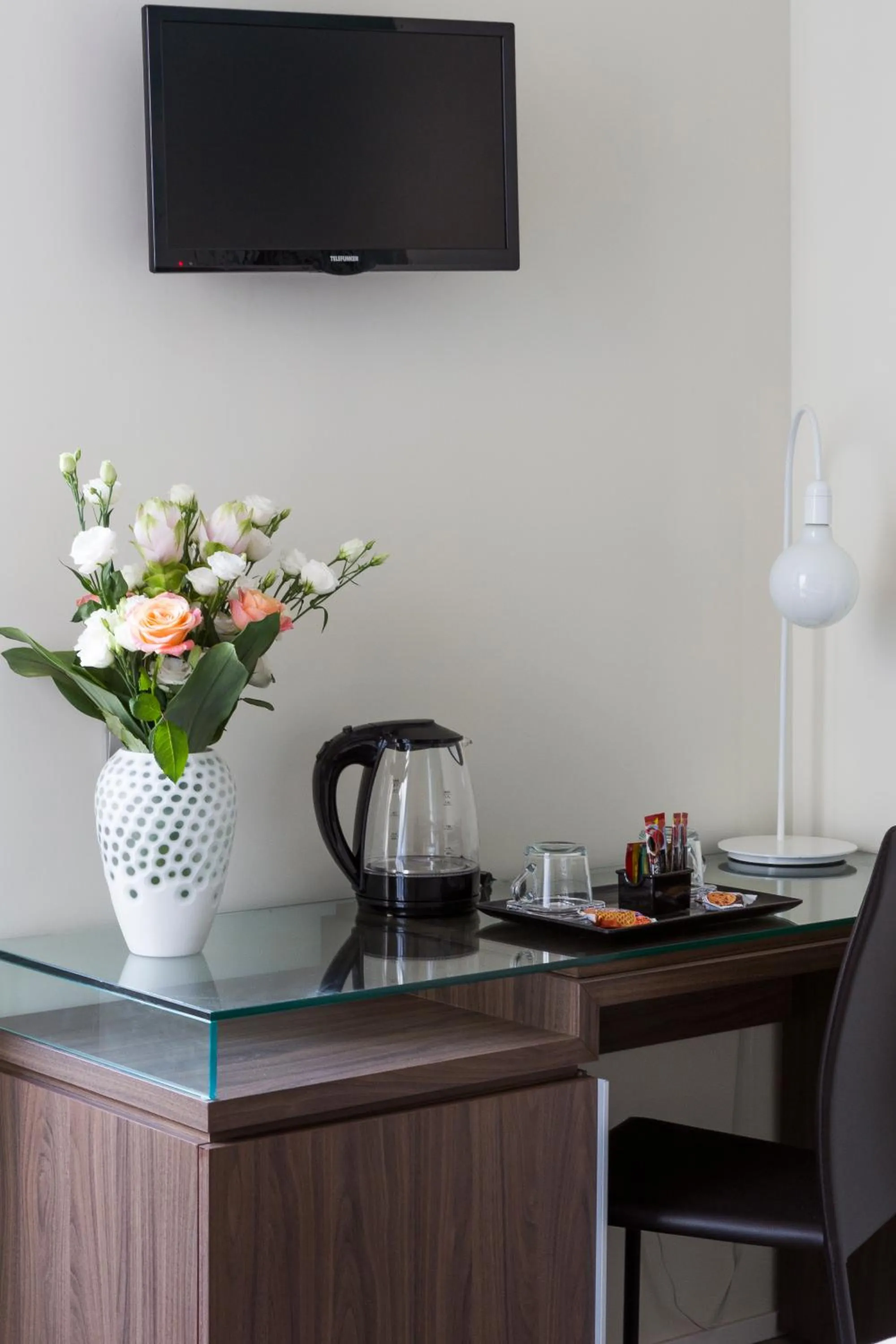 Coffee/tea facilities in Rhome Suites