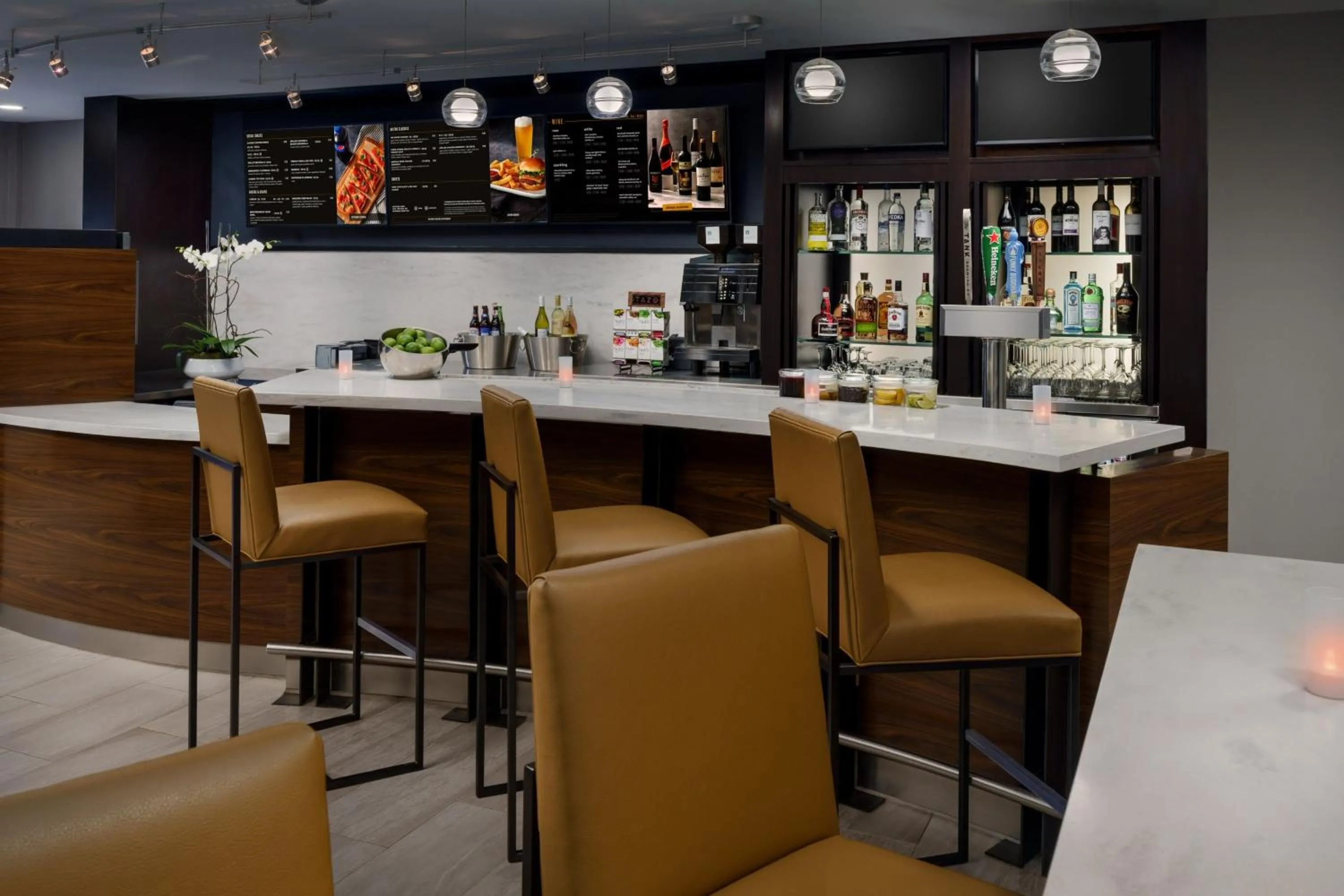 Restaurant/places to eat in Courtyard by Marriott Miami Aventura Mall