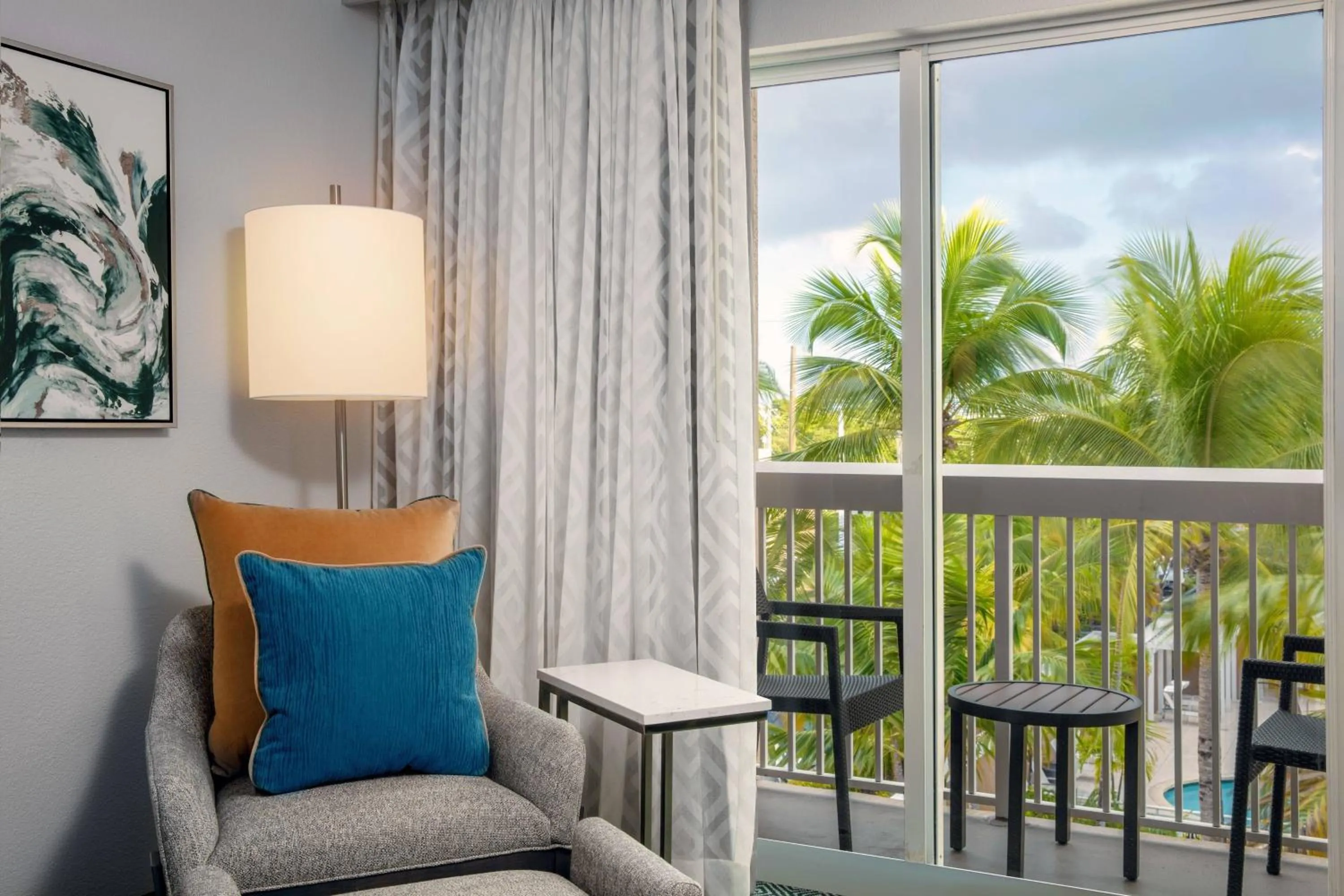 Photo of the whole room in Courtyard by Marriott Miami Aventura Mall