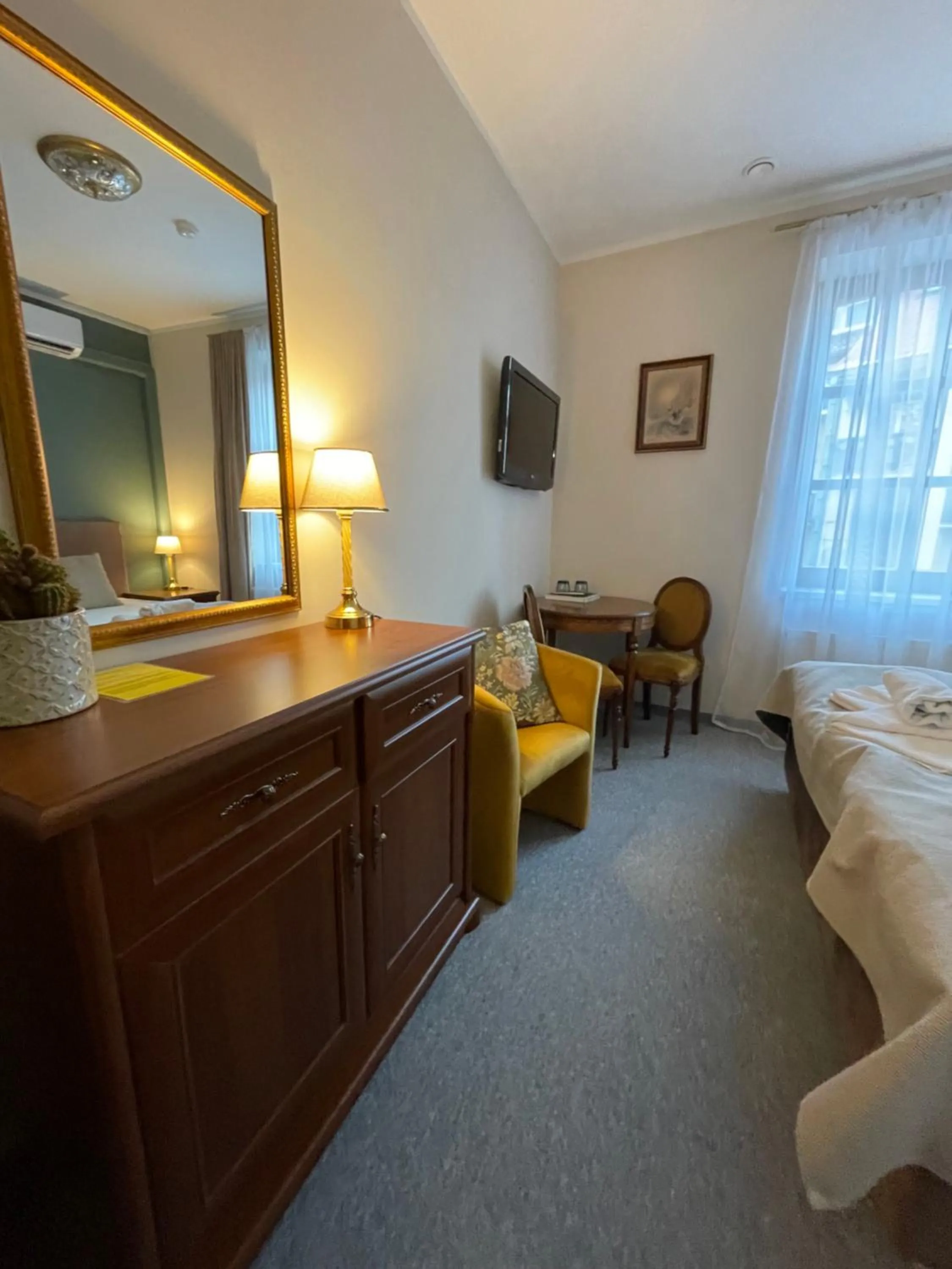 Bed in Apple Economy Hotel