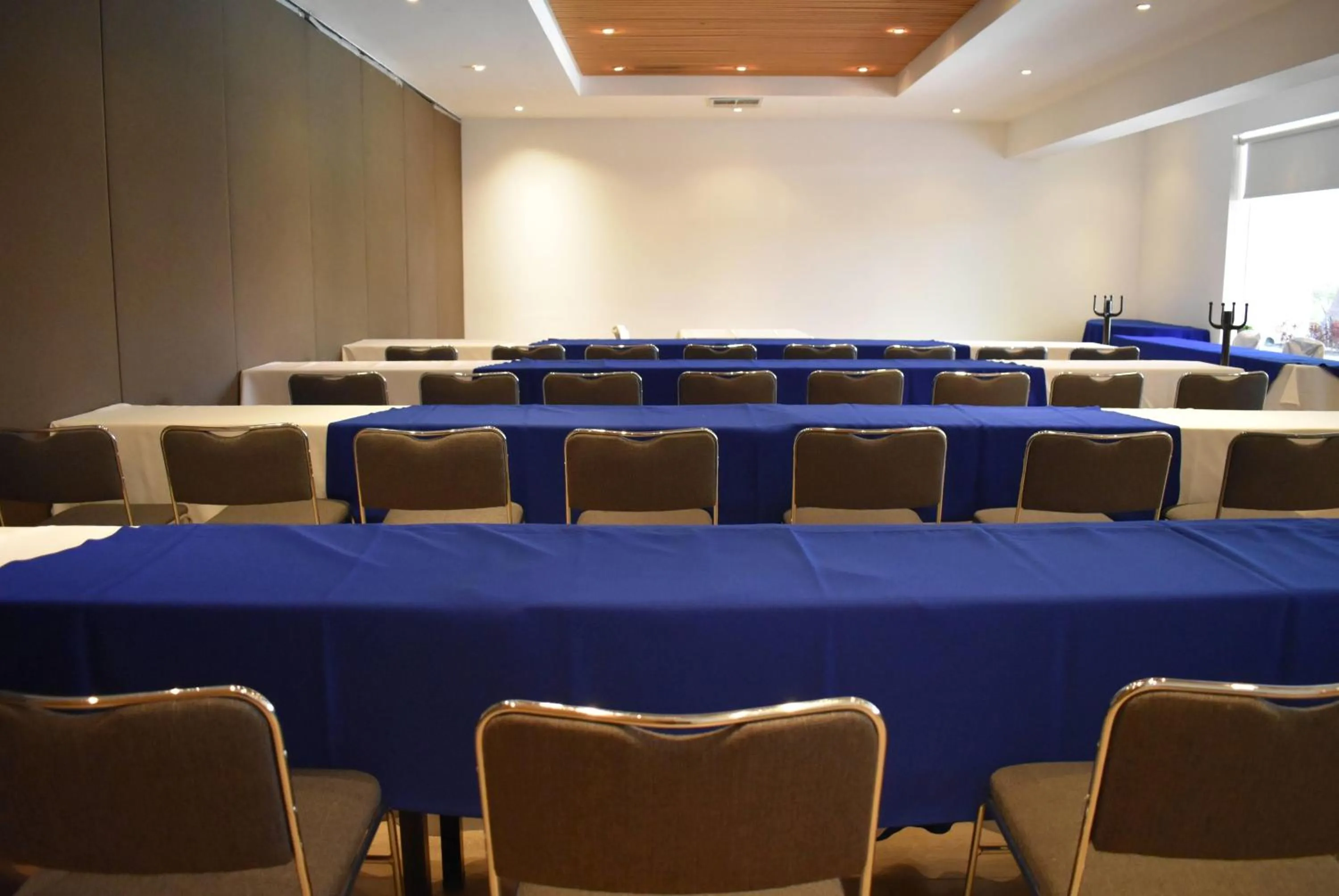 Meeting/conference room in Hotel Palacio Azteca Tijuana, Trademark by Wyndham
