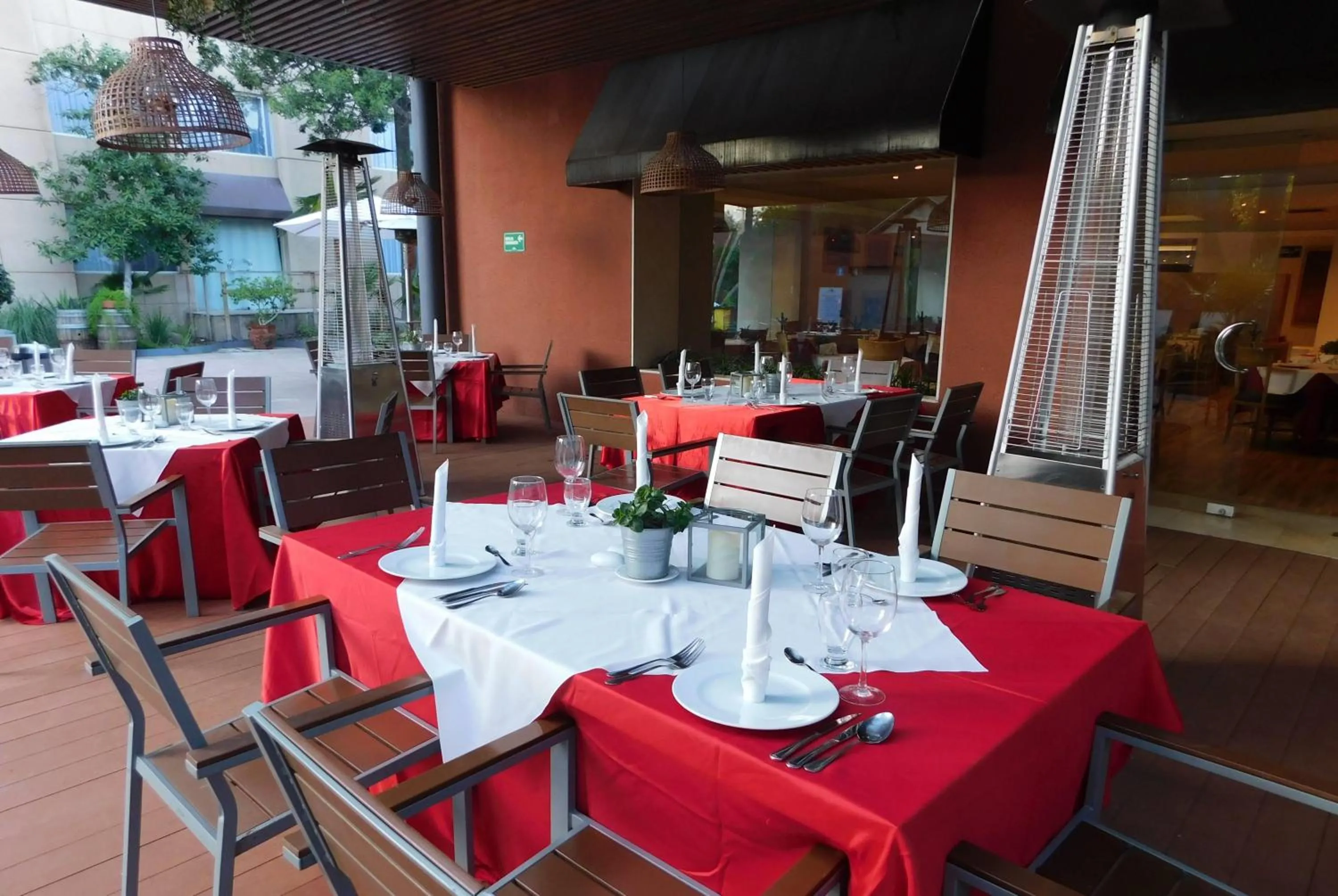 Restaurant/places to eat in Hotel Palacio Azteca Tijuana, Trademark by Wyndham