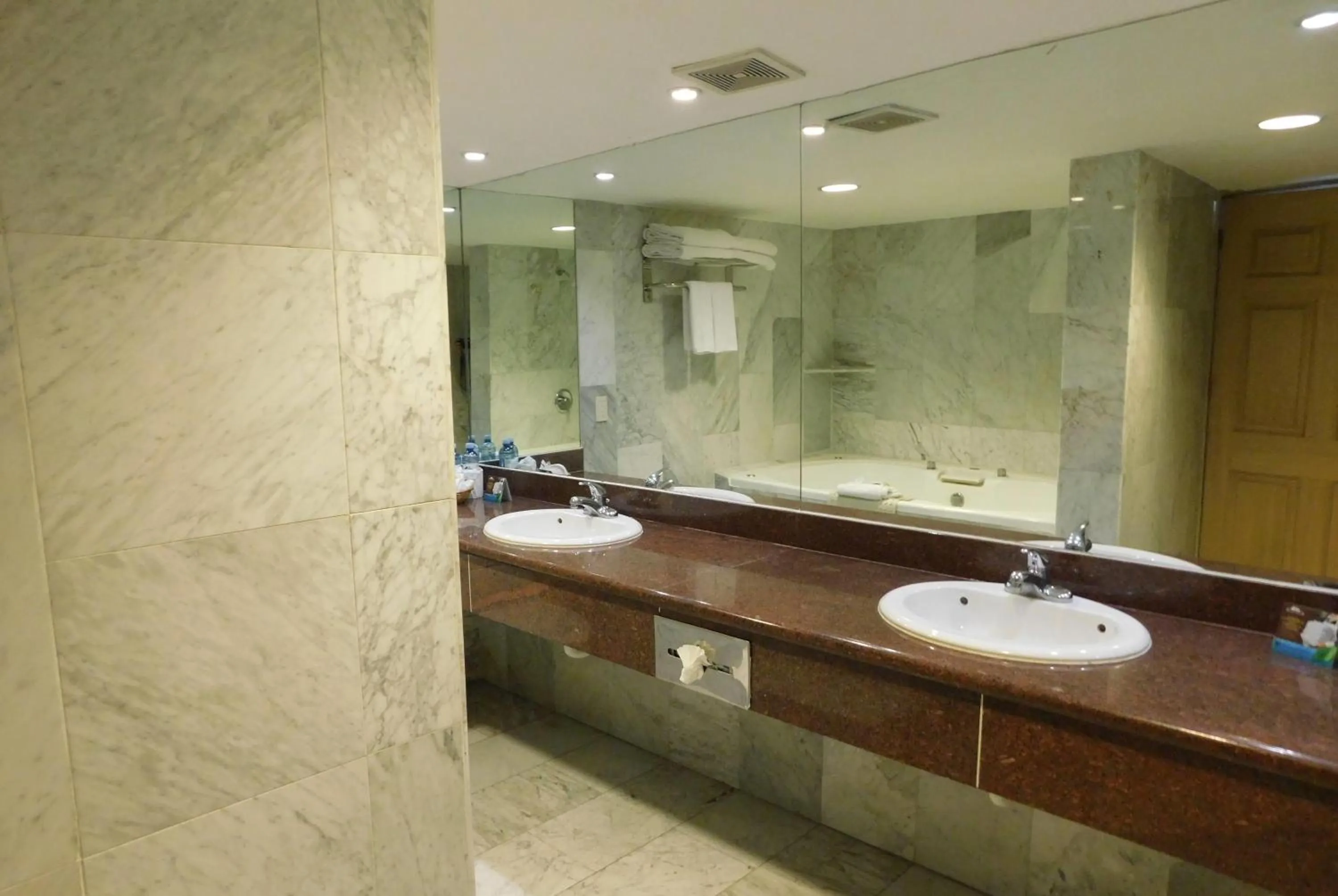 Bathroom in Hotel Palacio Azteca Tijuana, Trademark by Wyndham