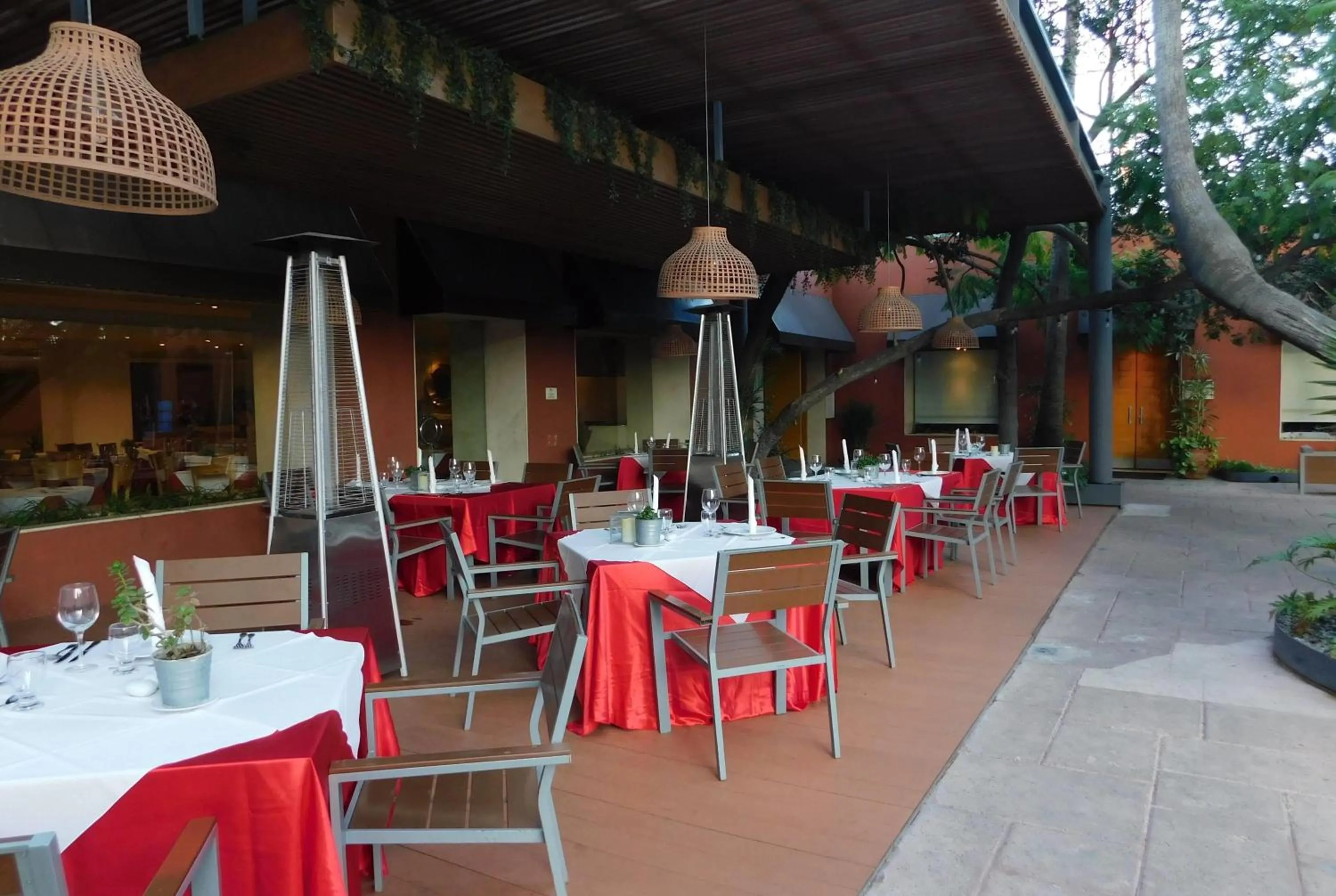 Restaurant/places to eat in Hotel Palacio Azteca Tijuana, Trademark by Wyndham