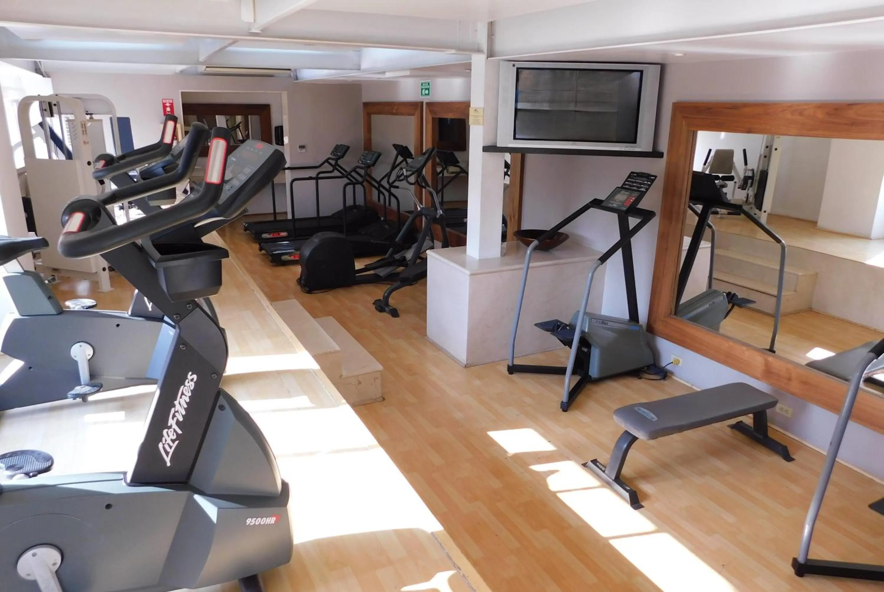 Fitness centre/facilities in Hotel Palacio Azteca Tijuana, Trademark by Wyndham