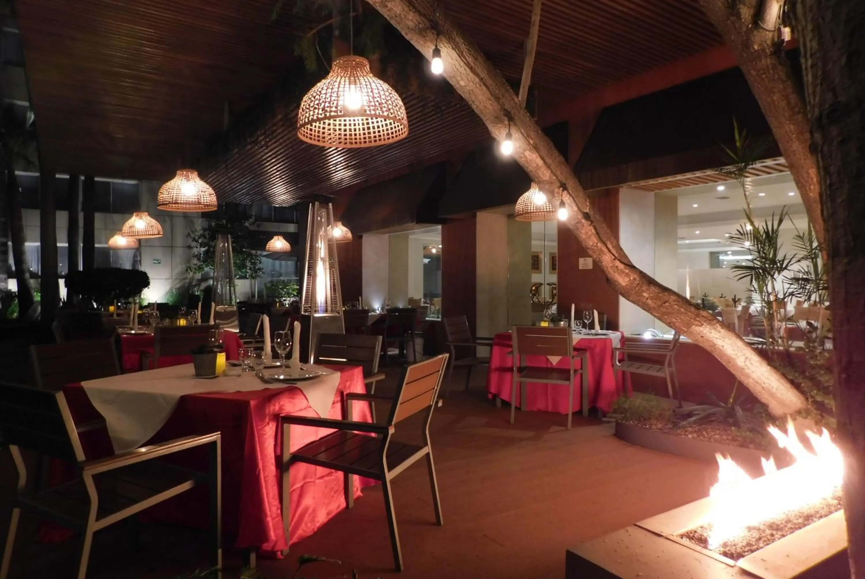 Restaurant/places to eat in Hotel Palacio Azteca Tijuana, Trademark by Wyndham