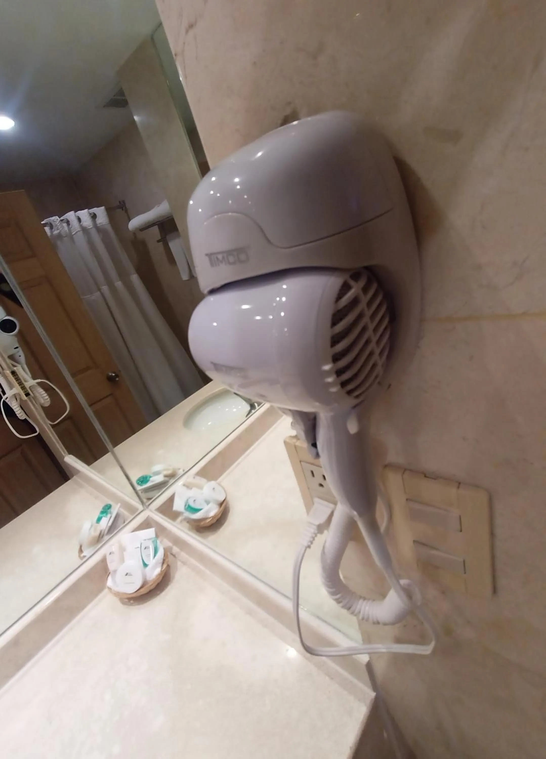 Bathroom in Hotel Palacio Azteca Tijuana, Trademark by Wyndham