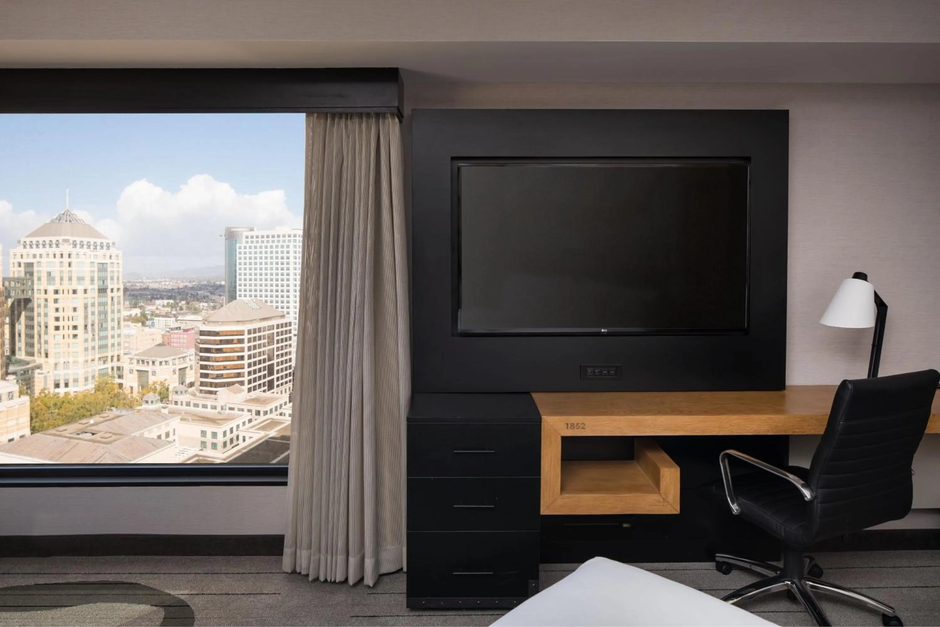 Photo of the whole room in Oakland Marriott City Center