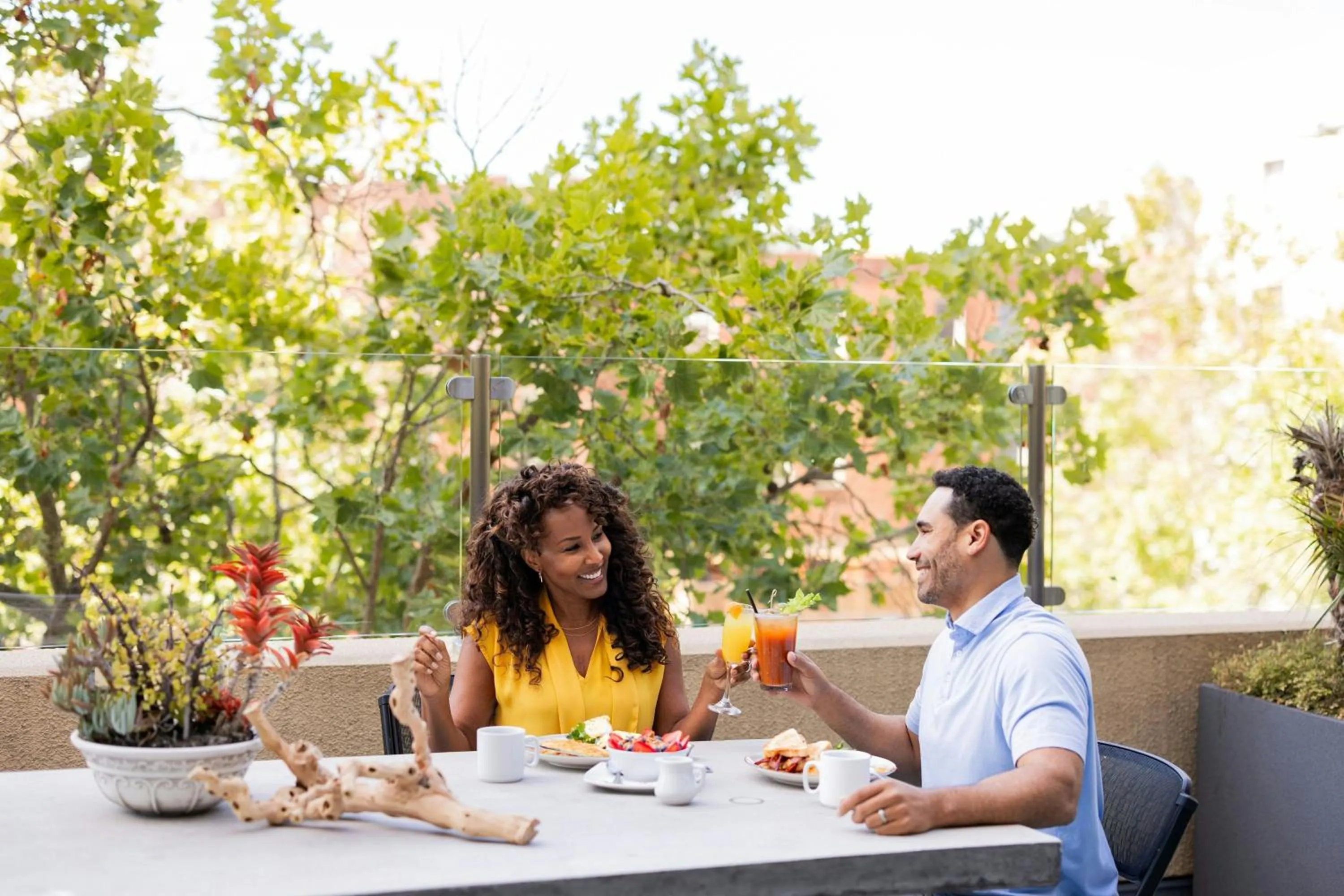 Restaurant/places to eat in Oakland Marriott City Center