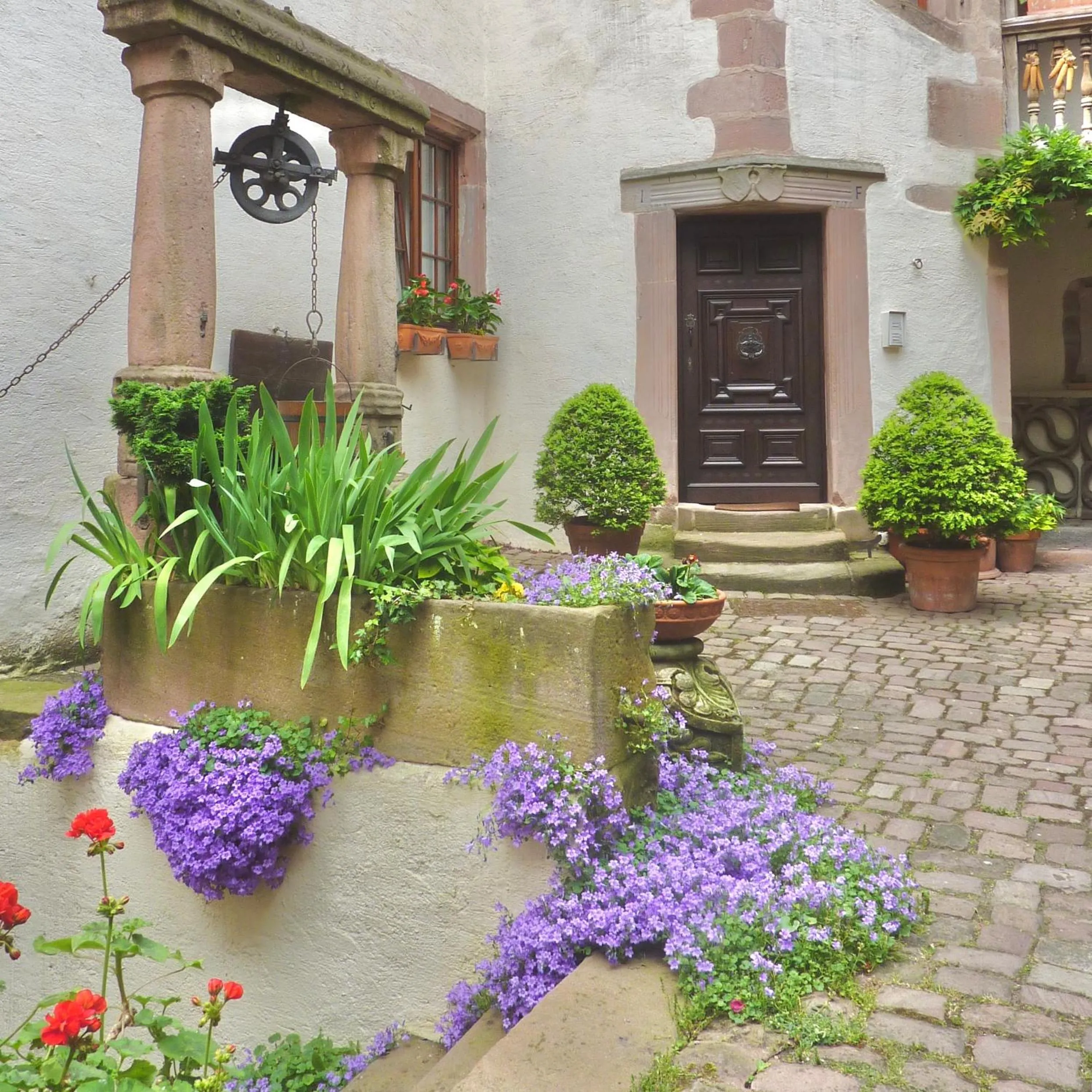 ADRIHOF à Riquewihr, Cour de l'Abbaye d'Autrey
