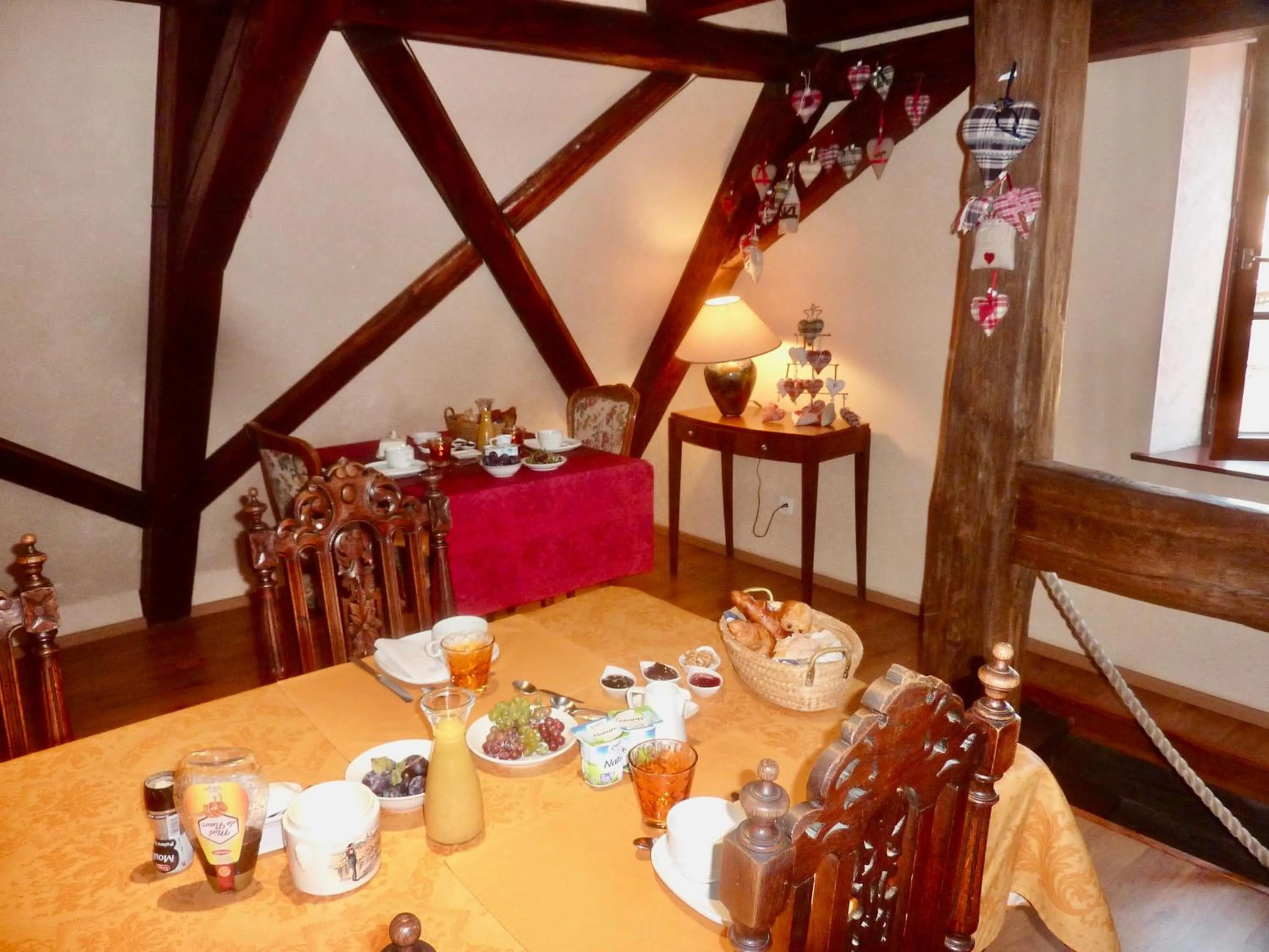 Food and drinks in ADRIHOF à Riquewihr, Cour de l'Abbaye d'Autrey