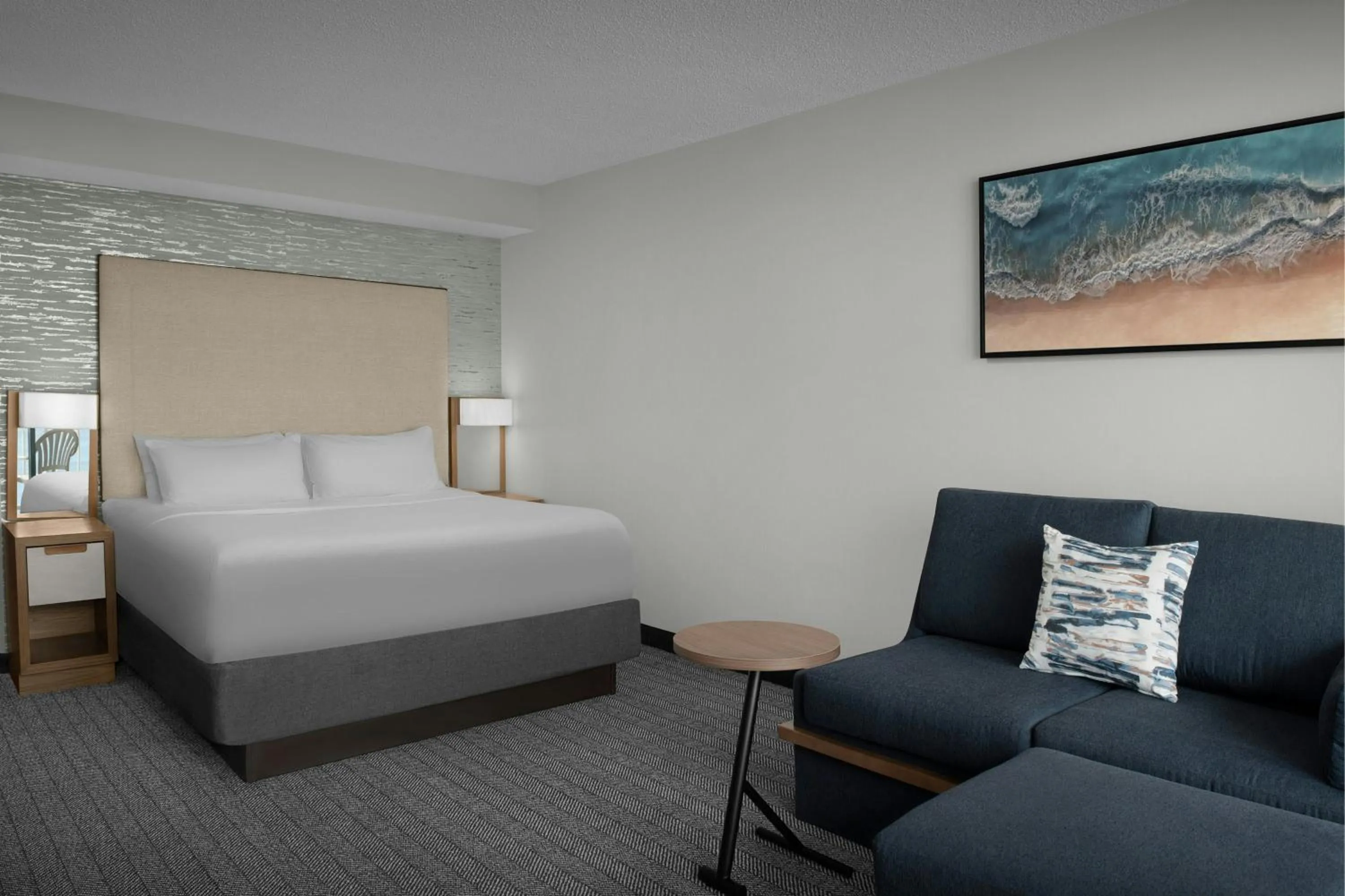 Bedroom, Bed in Courtyard Virginia Beach Oceanfront/South