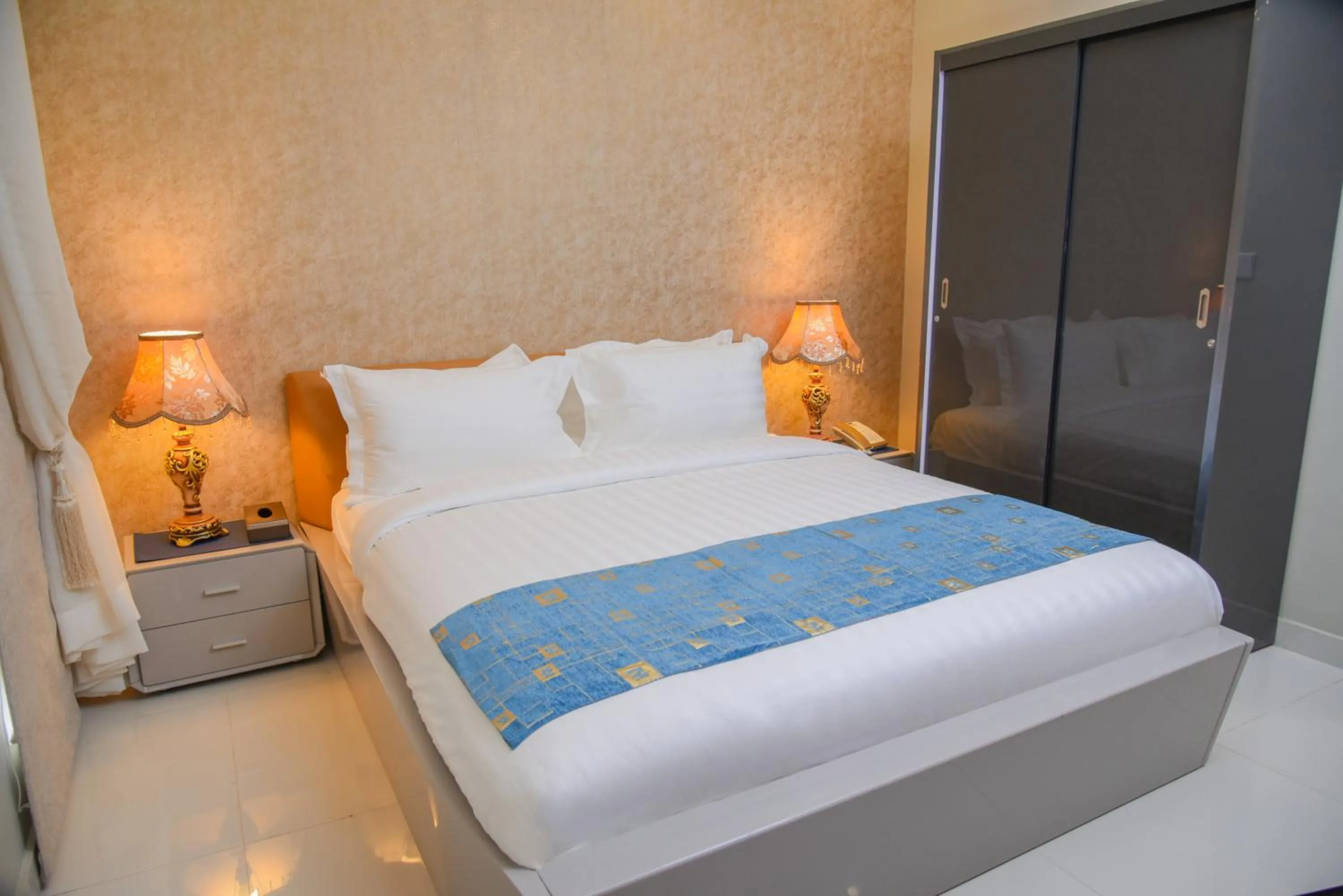 Bed in Orchards Cottage Hotel