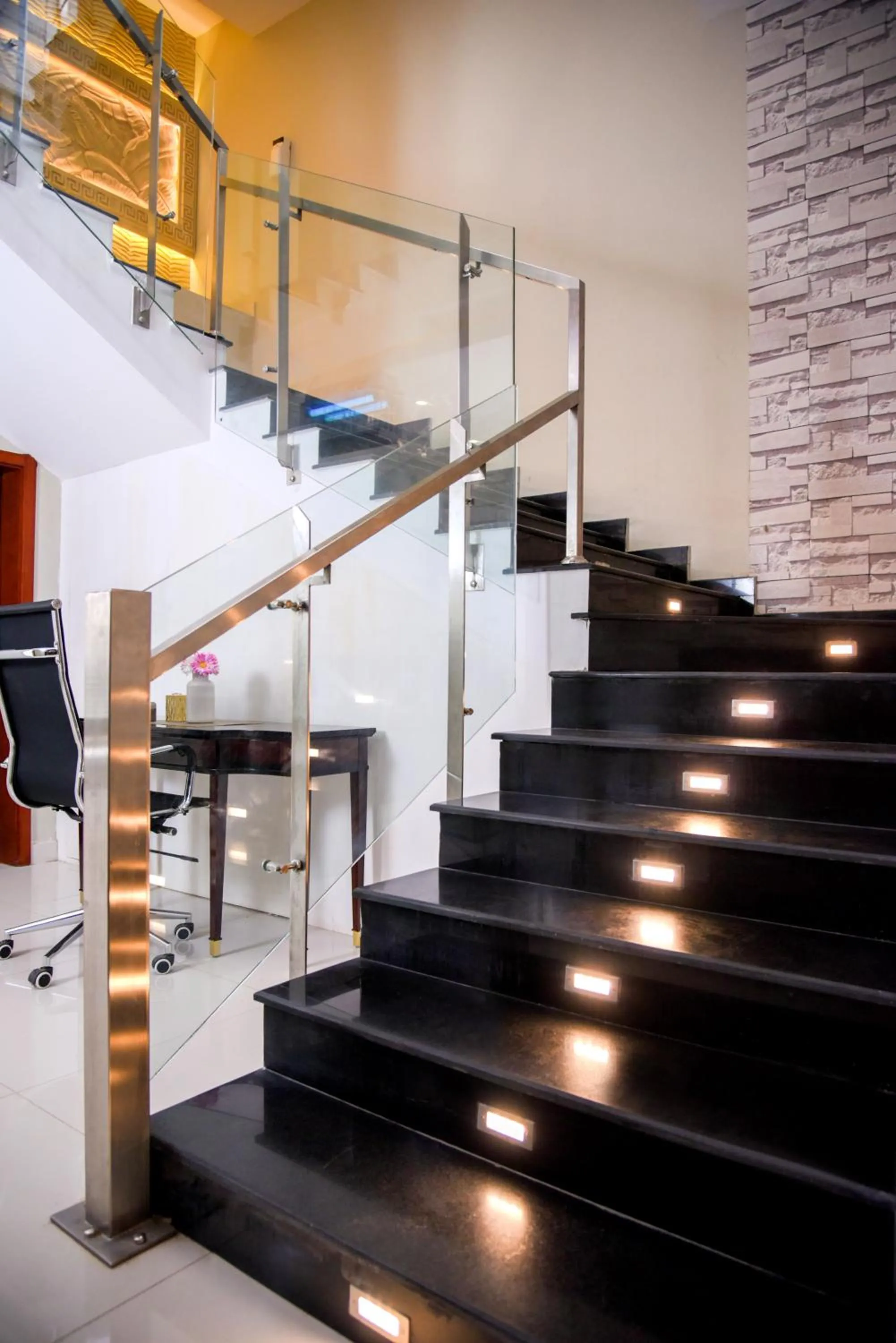 Property building in Orchards Cottage Hotel