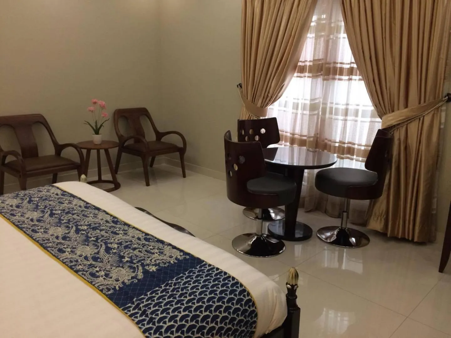 Bedroom in Orchards Cottage Hotel