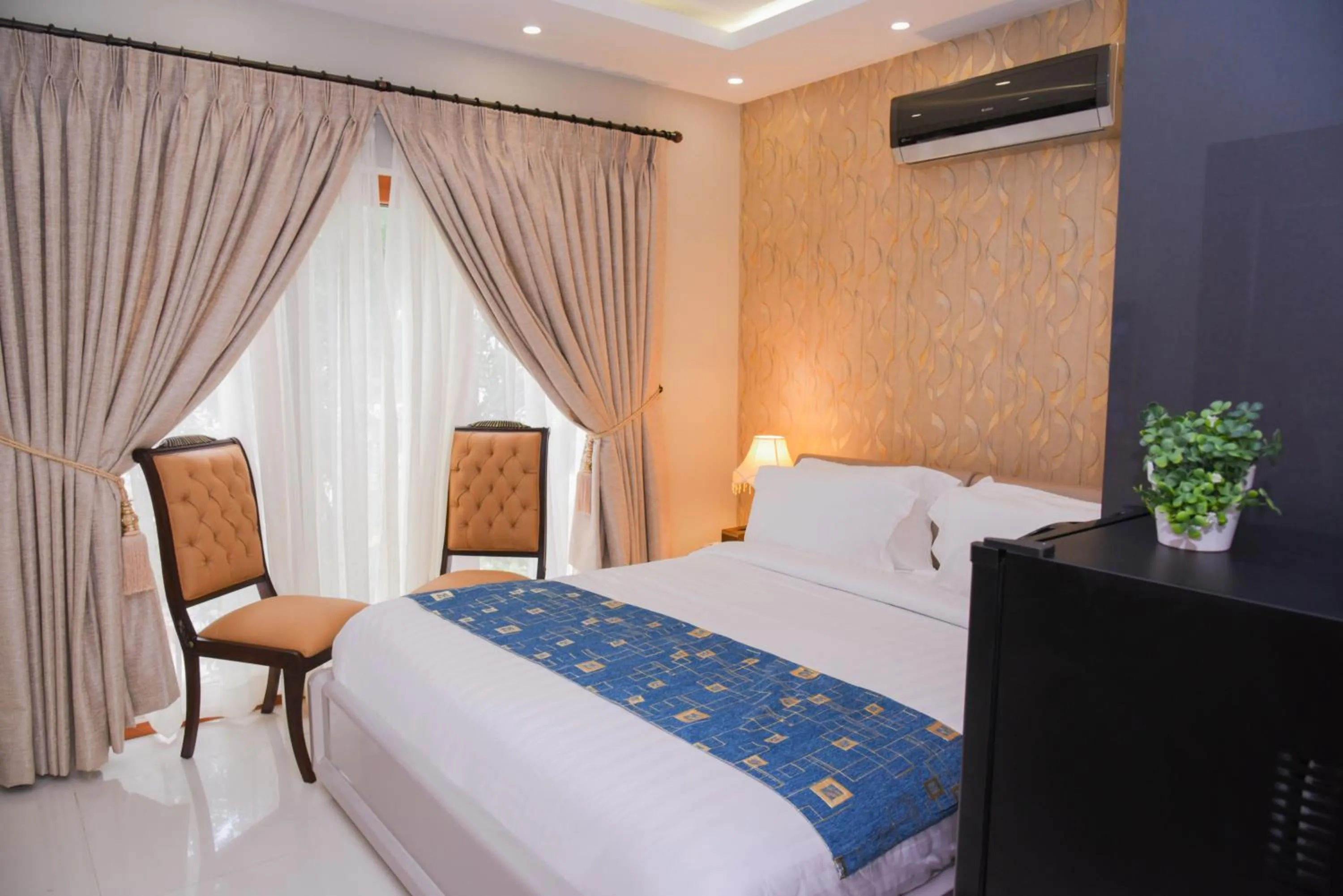 Bed in Orchards Cottage Hotel