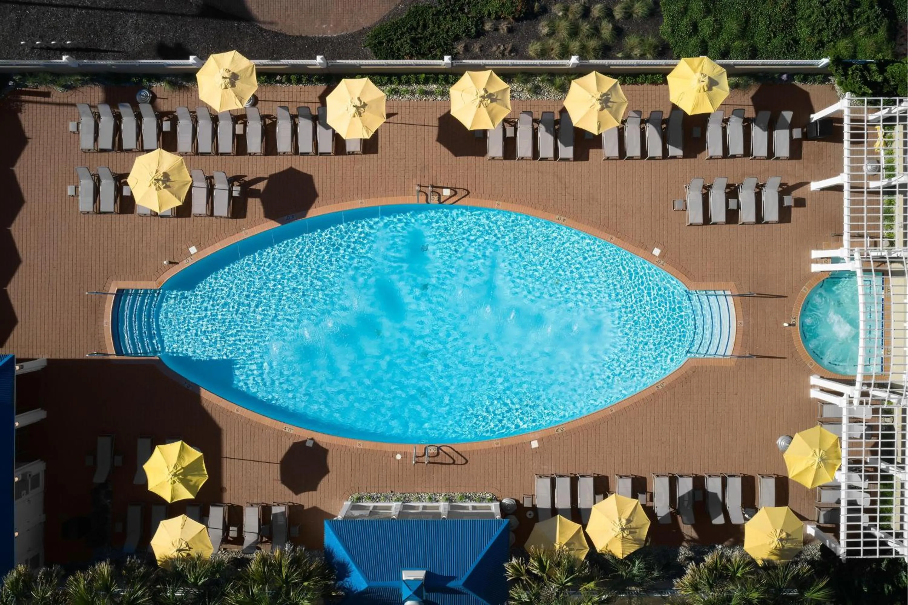 Swimming pool in SpringHill Suites by Marriott Virginia Beach Oceanfront