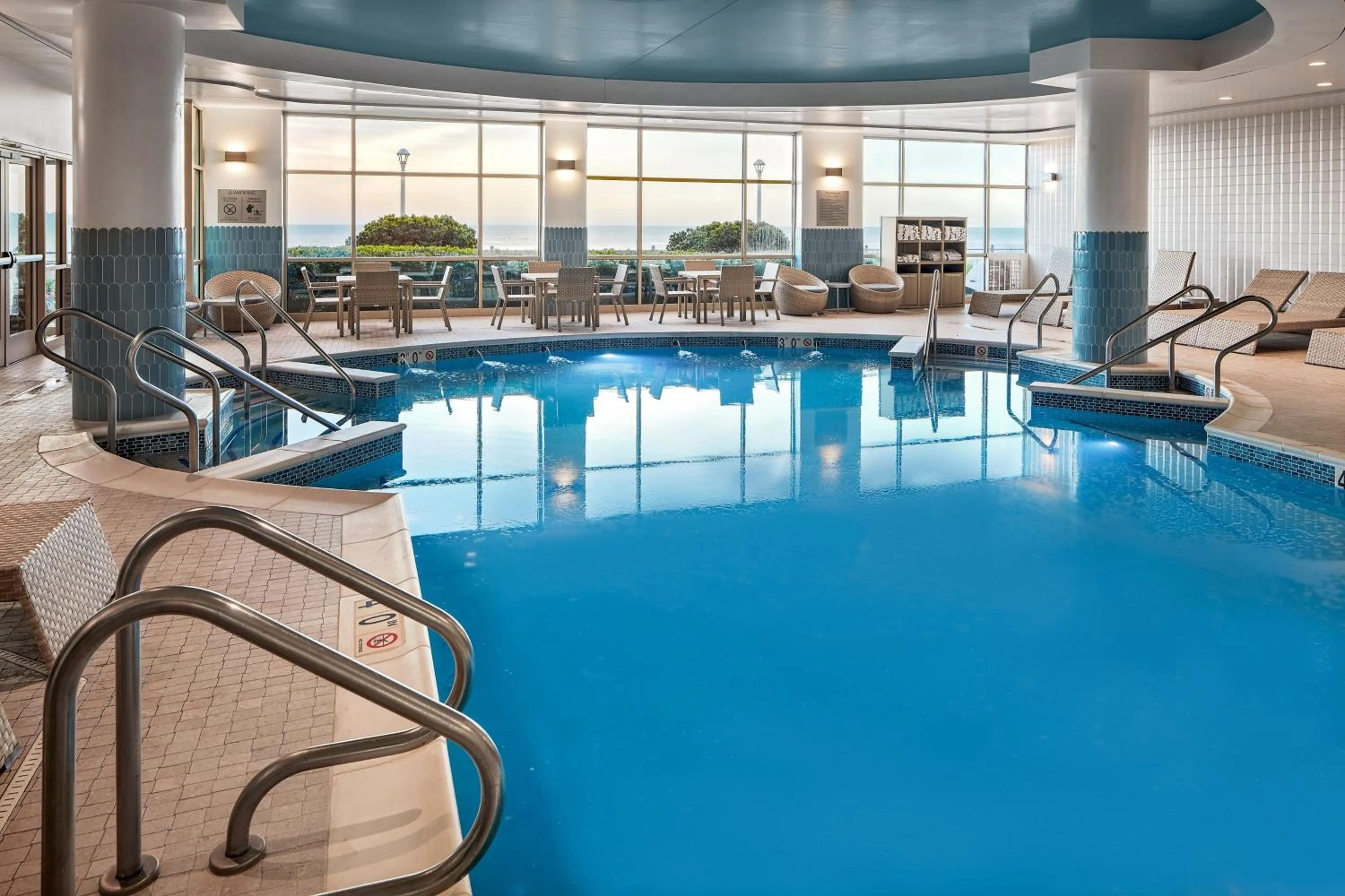 Swimming pool in SpringHill Suites by Marriott Virginia Beach Oceanfront