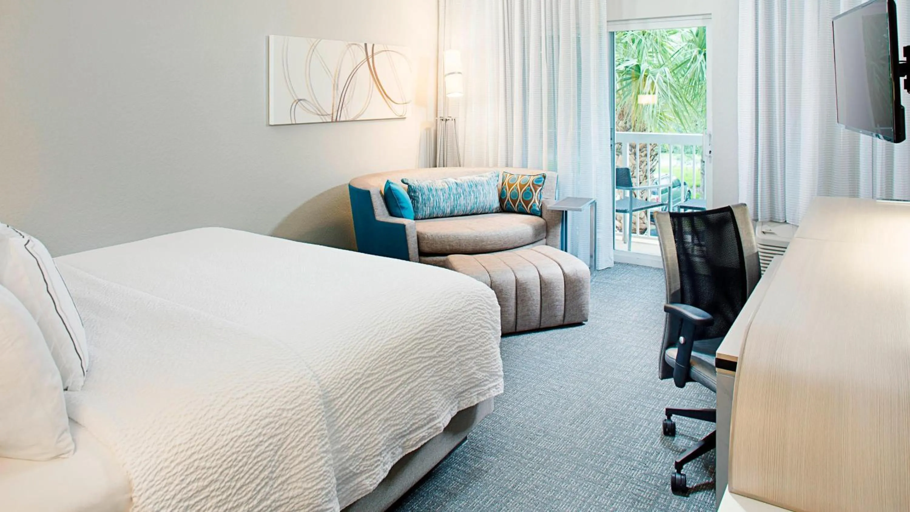 Bed in Courtyard by Marriott West Palm Beach Airport