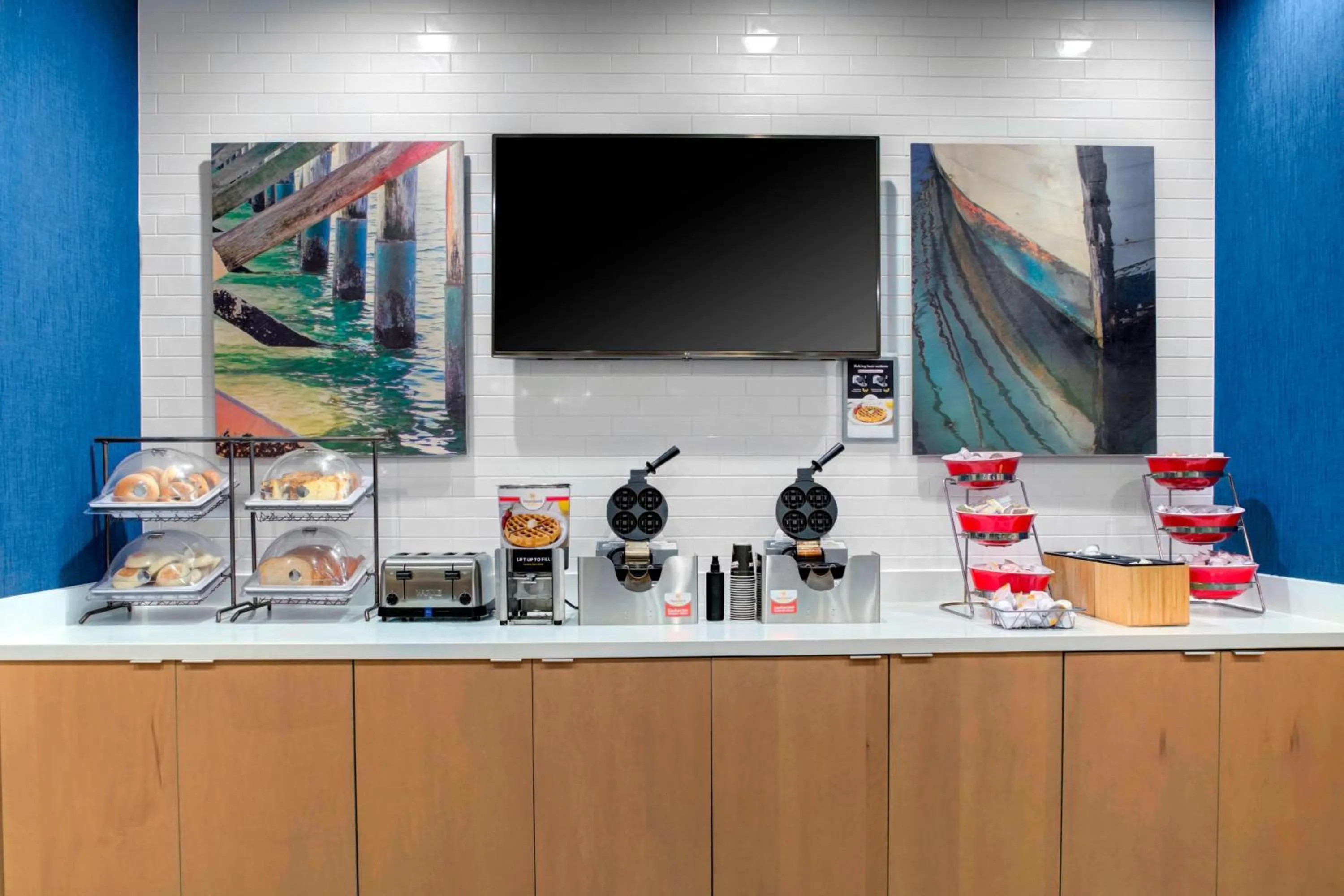 Breakfast in Fairfield Inn & Suites by Marriott Virginia Beach Oceanfront